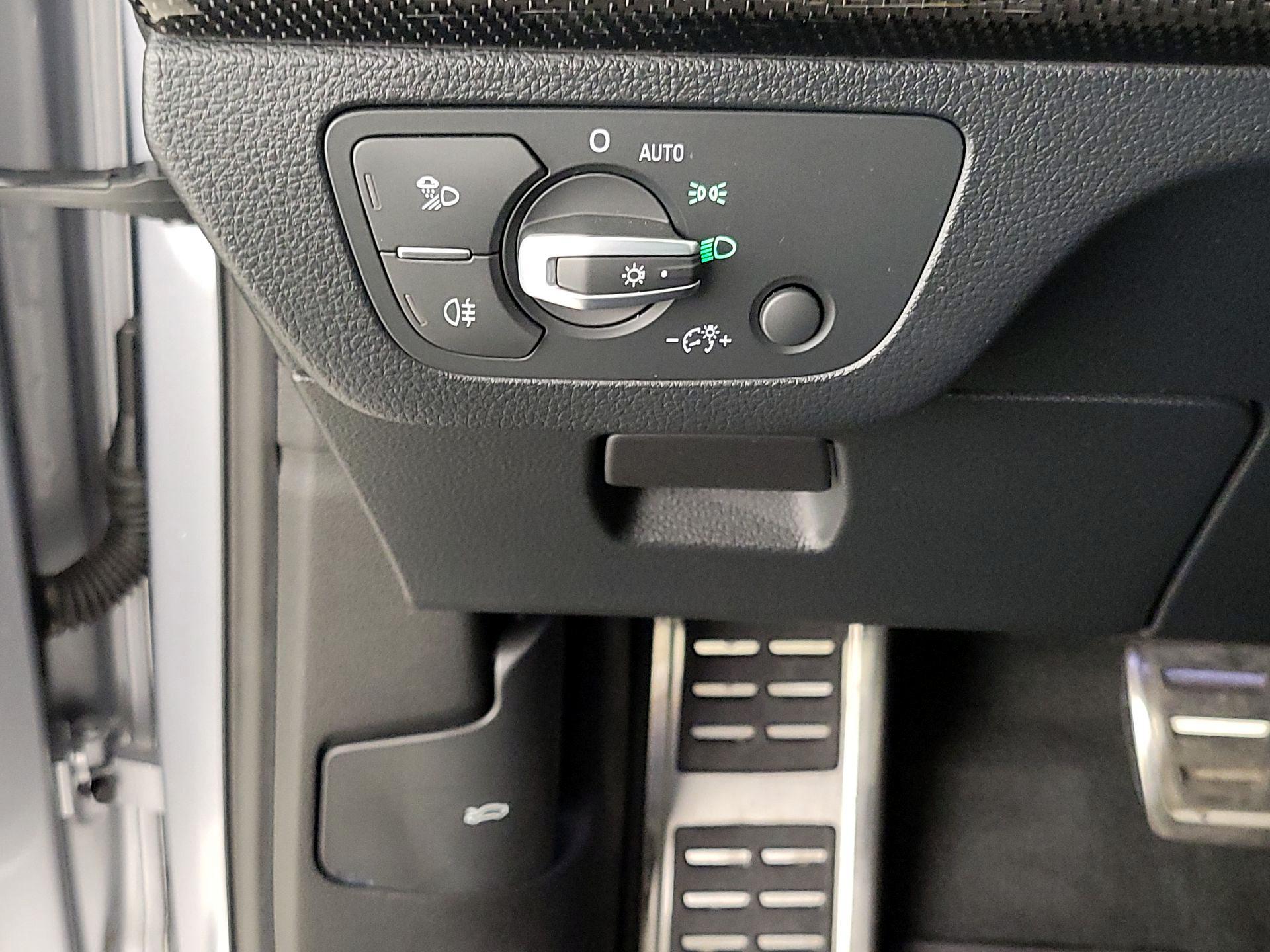 Thumbnail: 2022 Audi SQ5 - 13