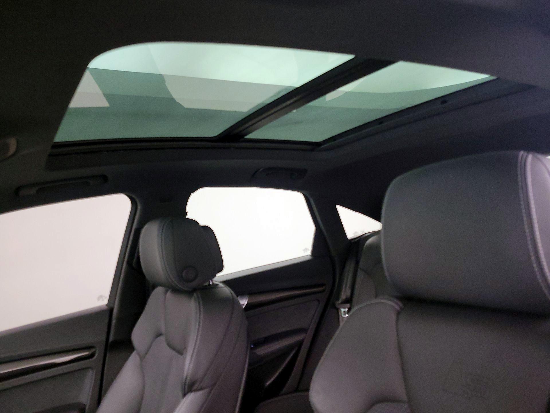 Thumbnail: 2022 Audi SQ5 - 20