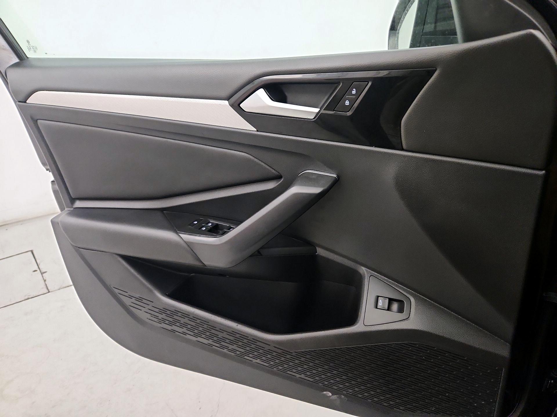 Thumbnail: 2019 Volkswagen Jetta - 12