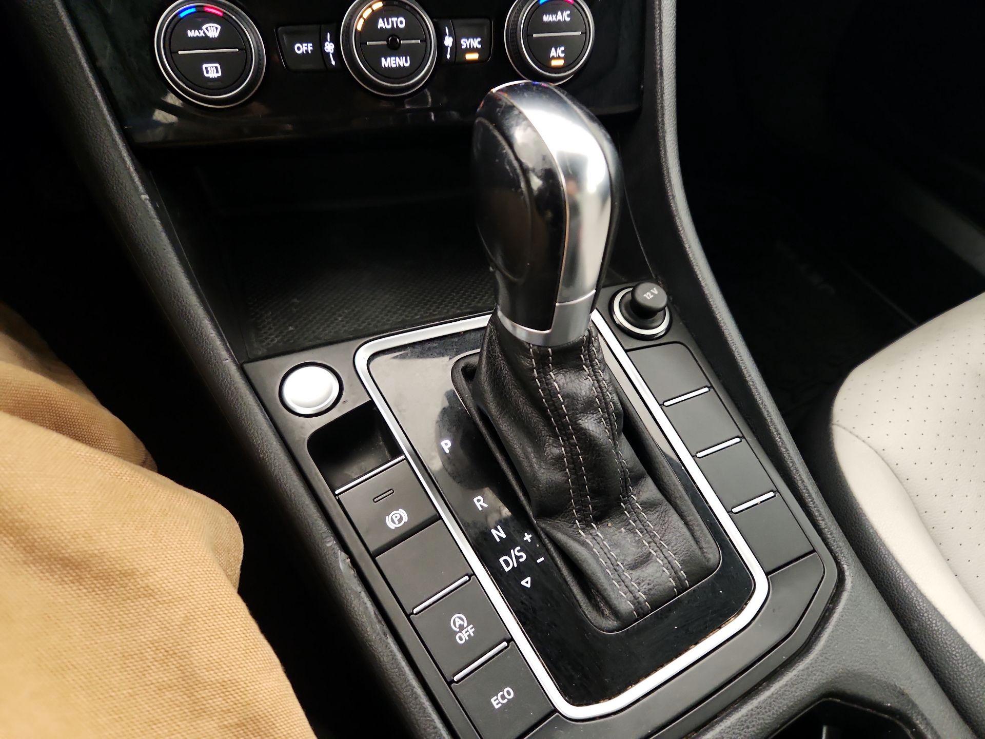 Thumbnail: 2019 Volkswagen Jetta - 17