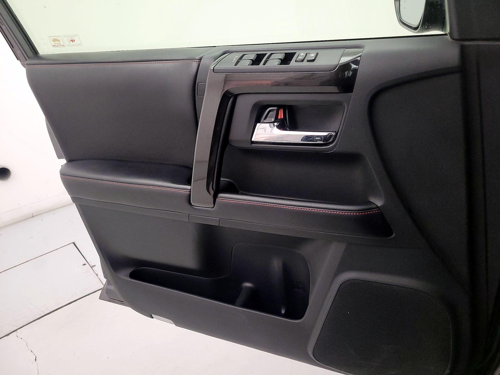 Thumbnail: 2016 Toyota 4Runner - 12