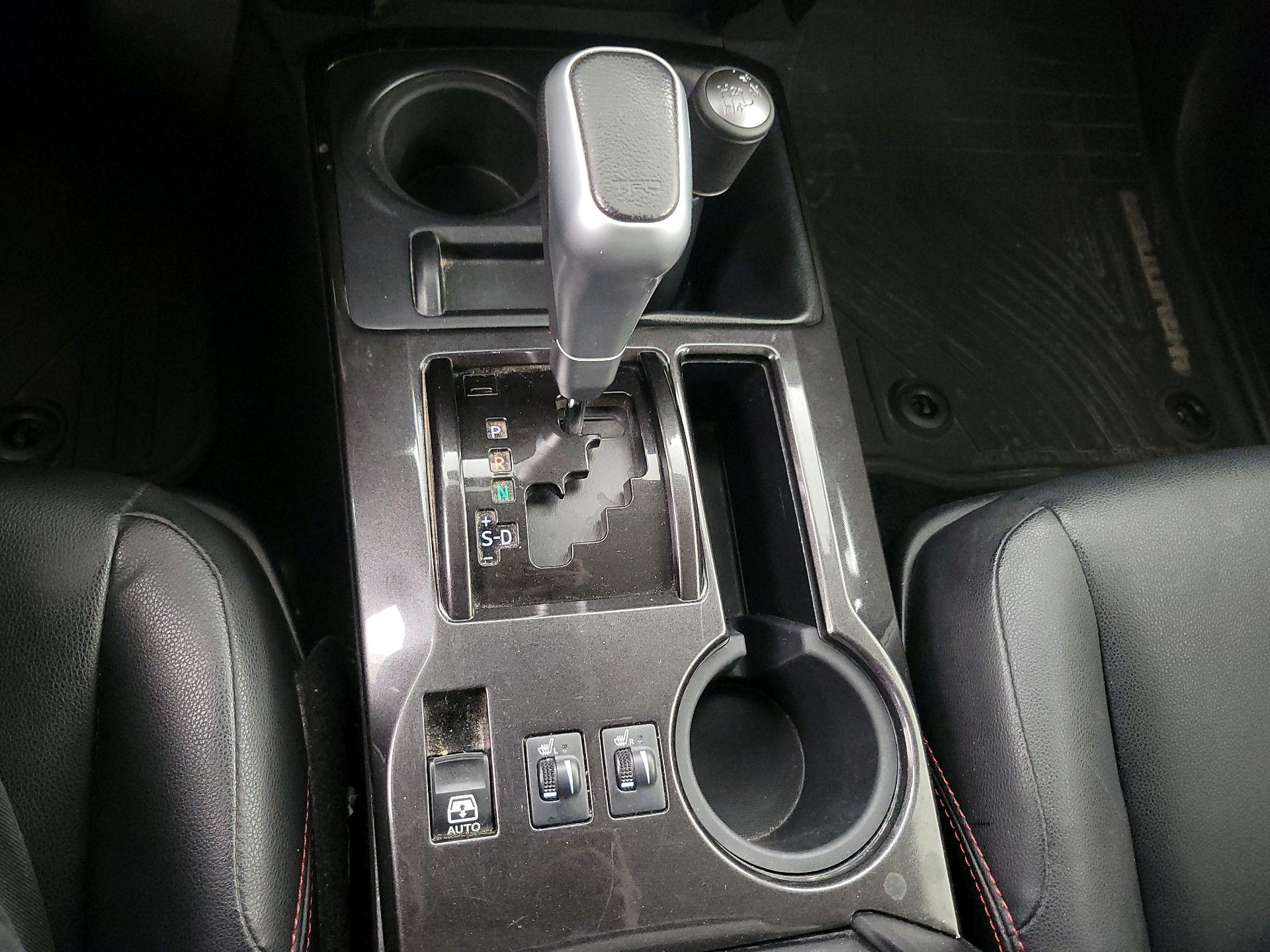 Thumbnail: 2016 Toyota 4Runner - 17