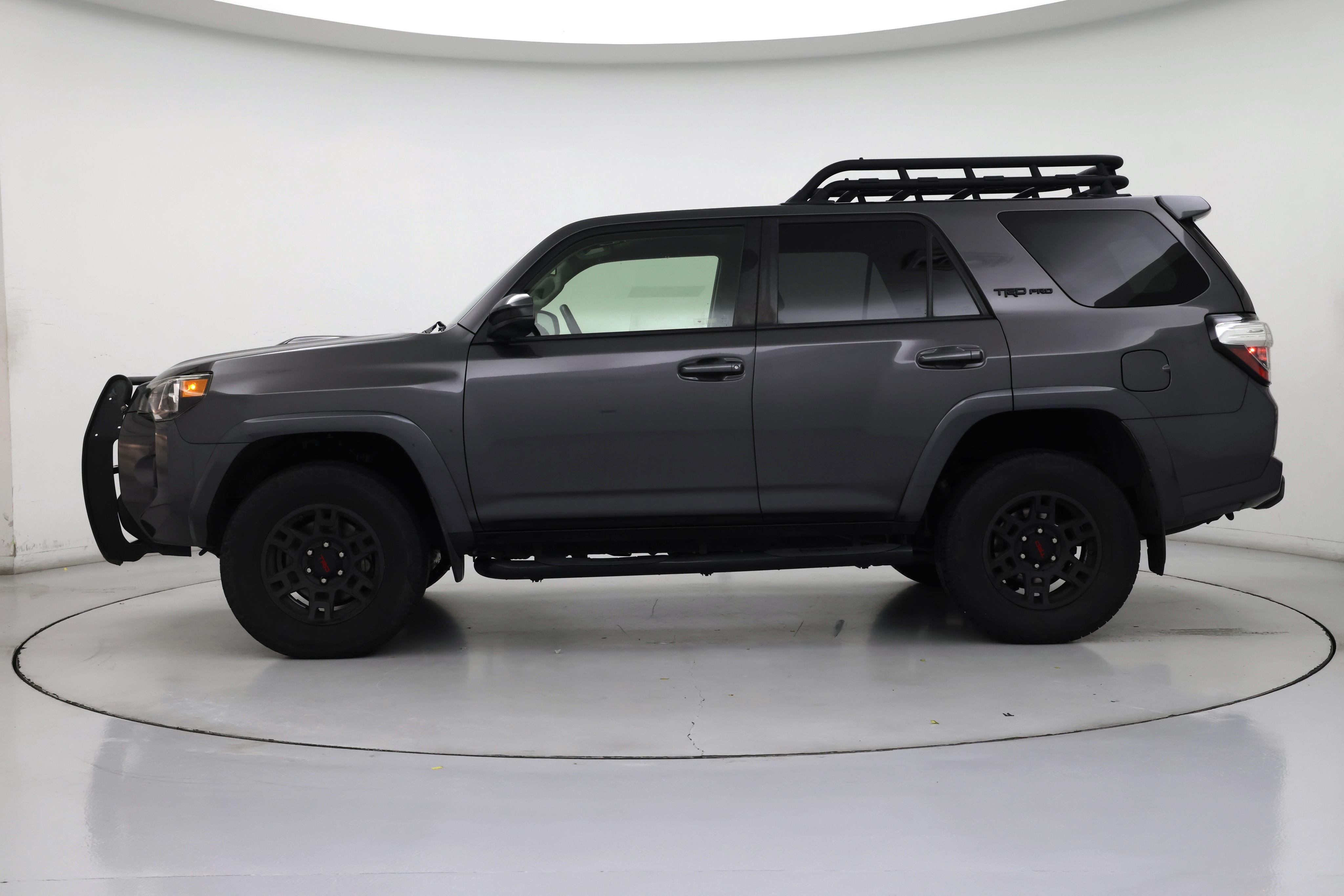 Thumbnail: 2016 Toyota 4Runner - 3