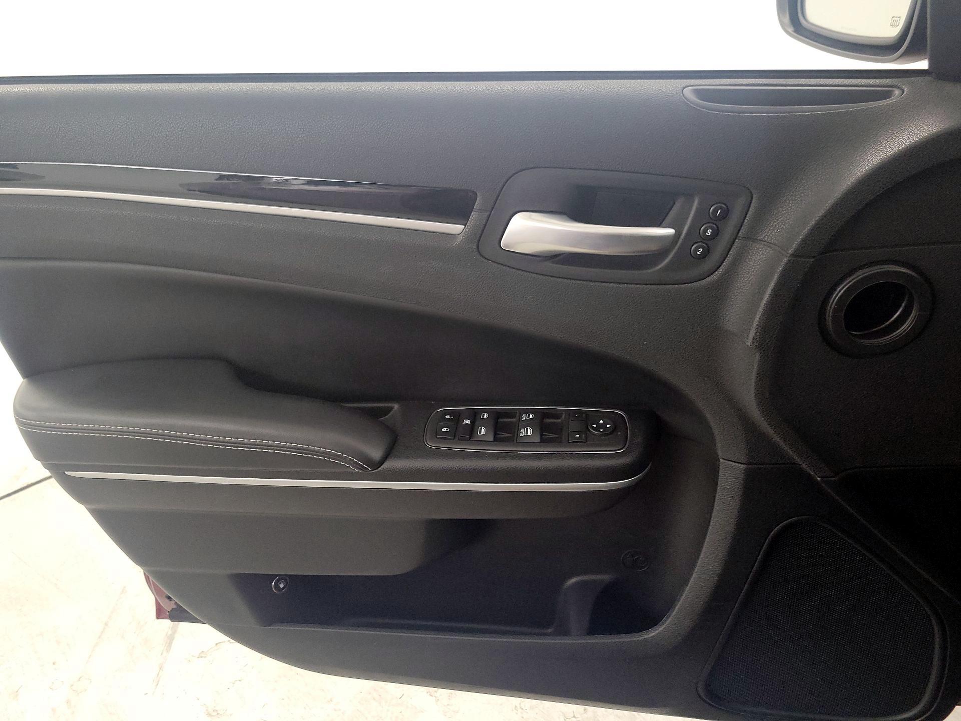 Thumbnail: 2022 Chrysler 300 - 12