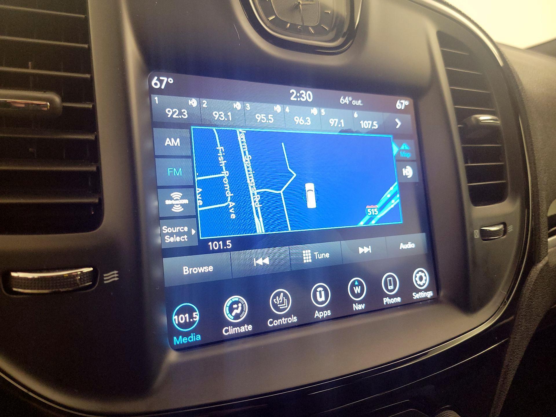 Thumbnail: 2022 Chrysler 300 - 14