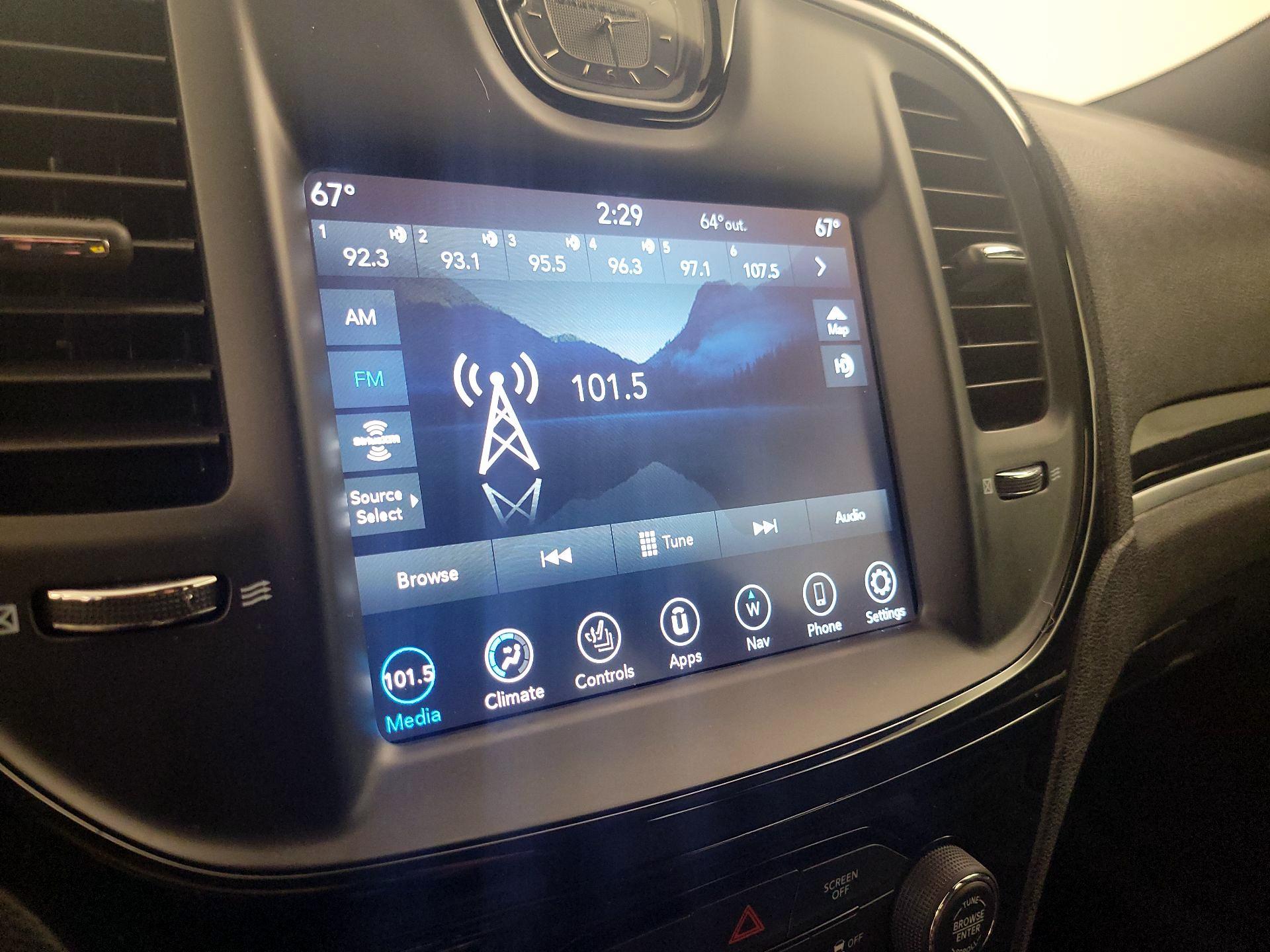 Thumbnail: 2022 Chrysler 300 - 16