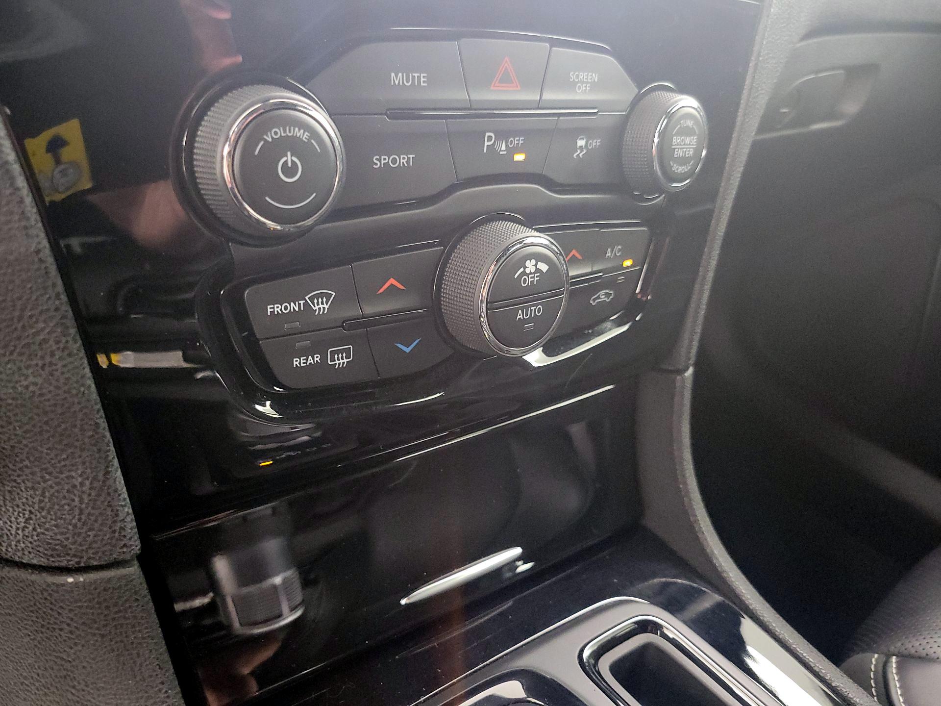 Thumbnail: 2022 Chrysler 300 - 17