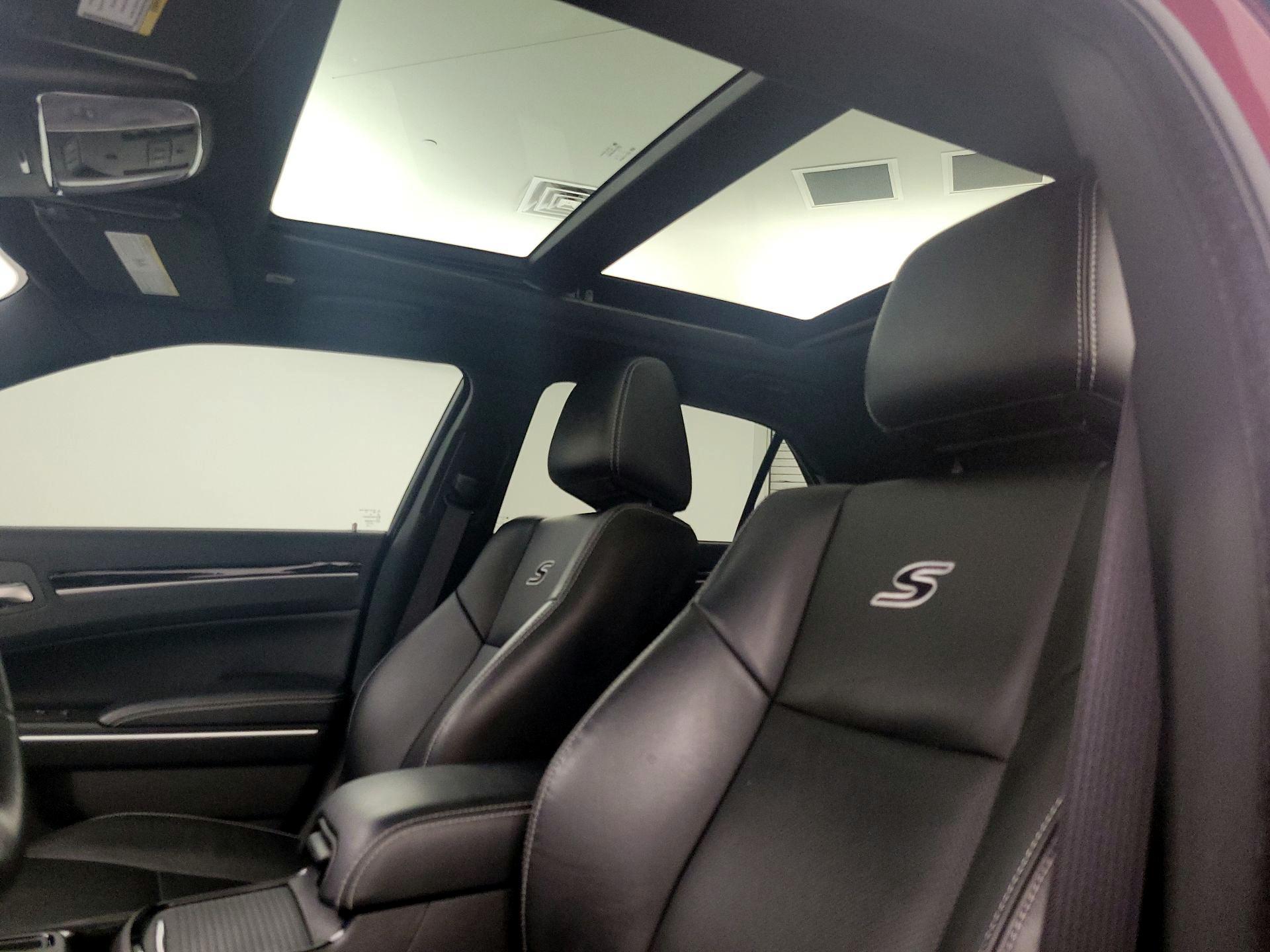 Thumbnail: 2022 Chrysler 300 - 19