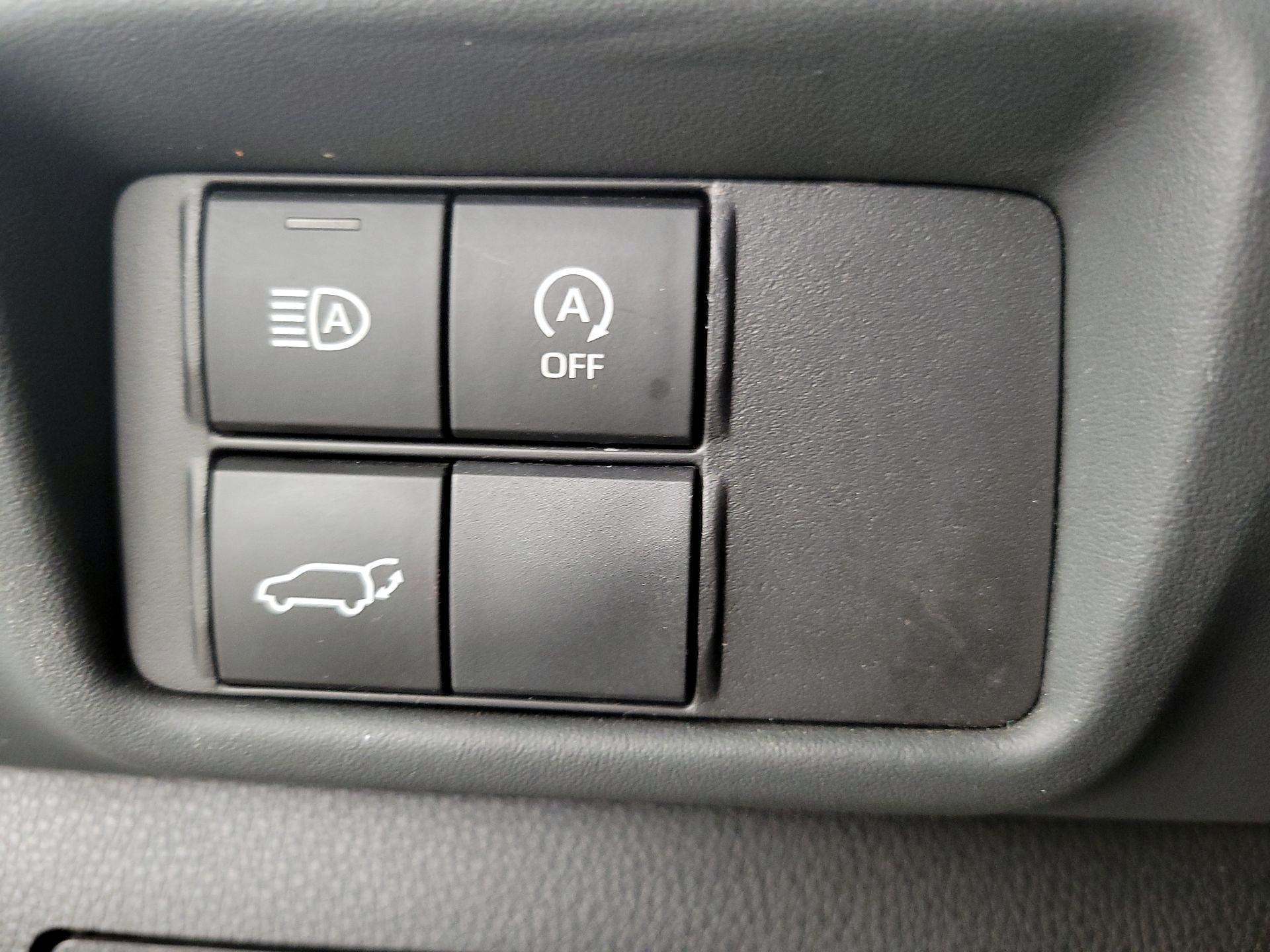 Thumbnail: 2023 Toyota Highlander - 13