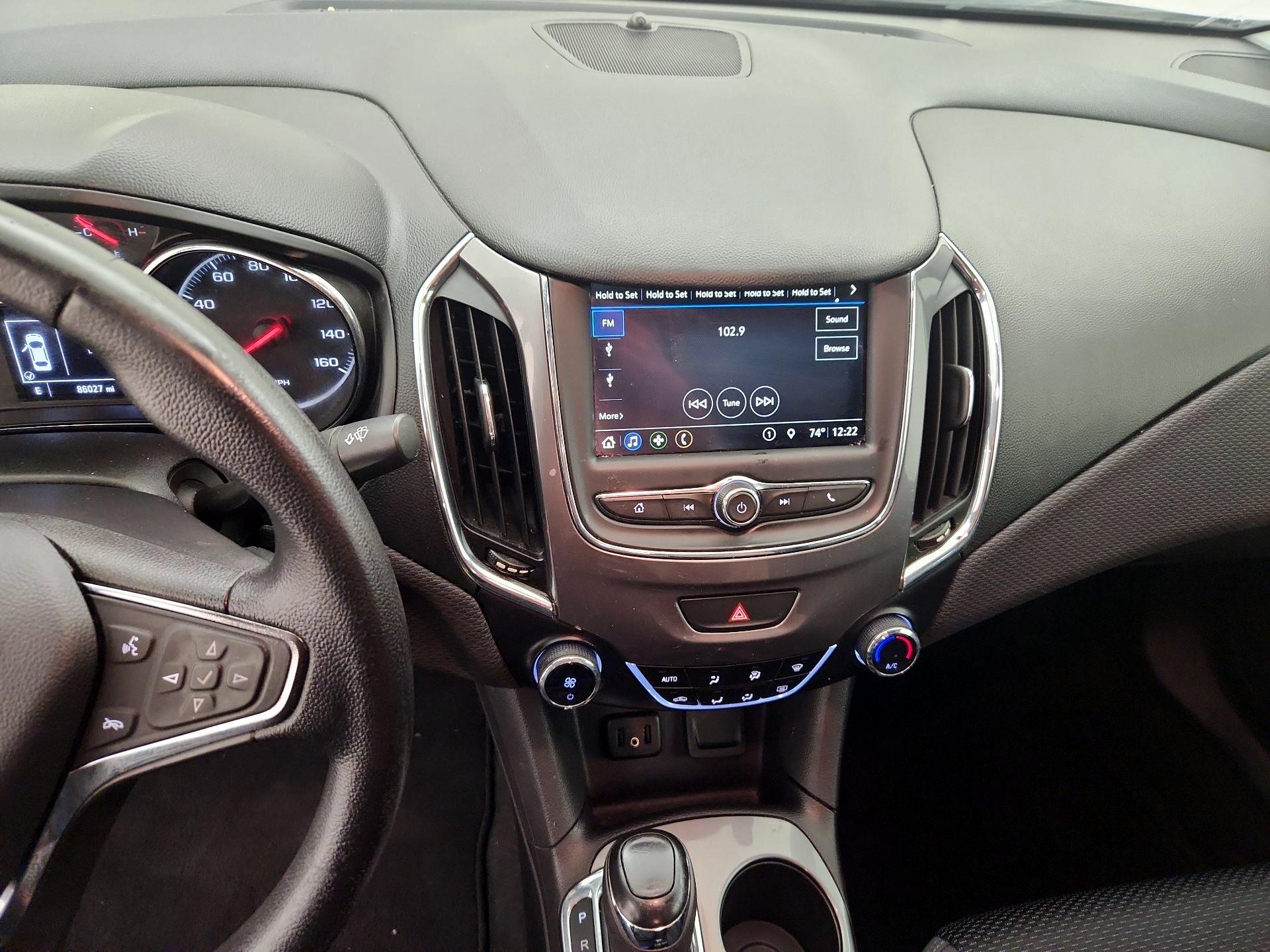 Thumbnail: 2019 Chevrolet Cruze - 9