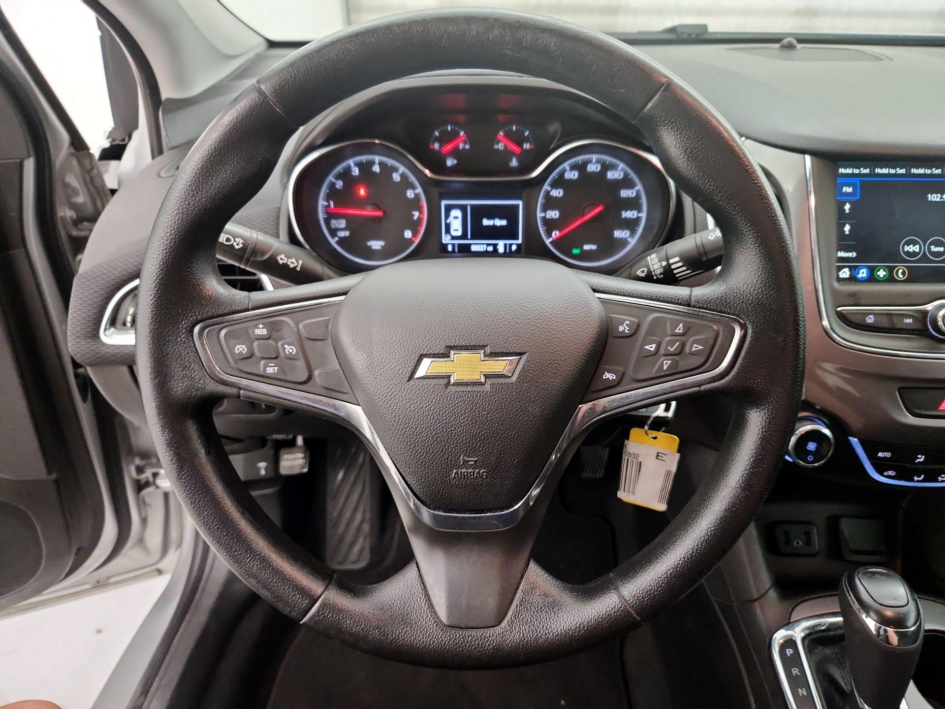 Thumbnail: 2019 Chevrolet Cruze - 10
