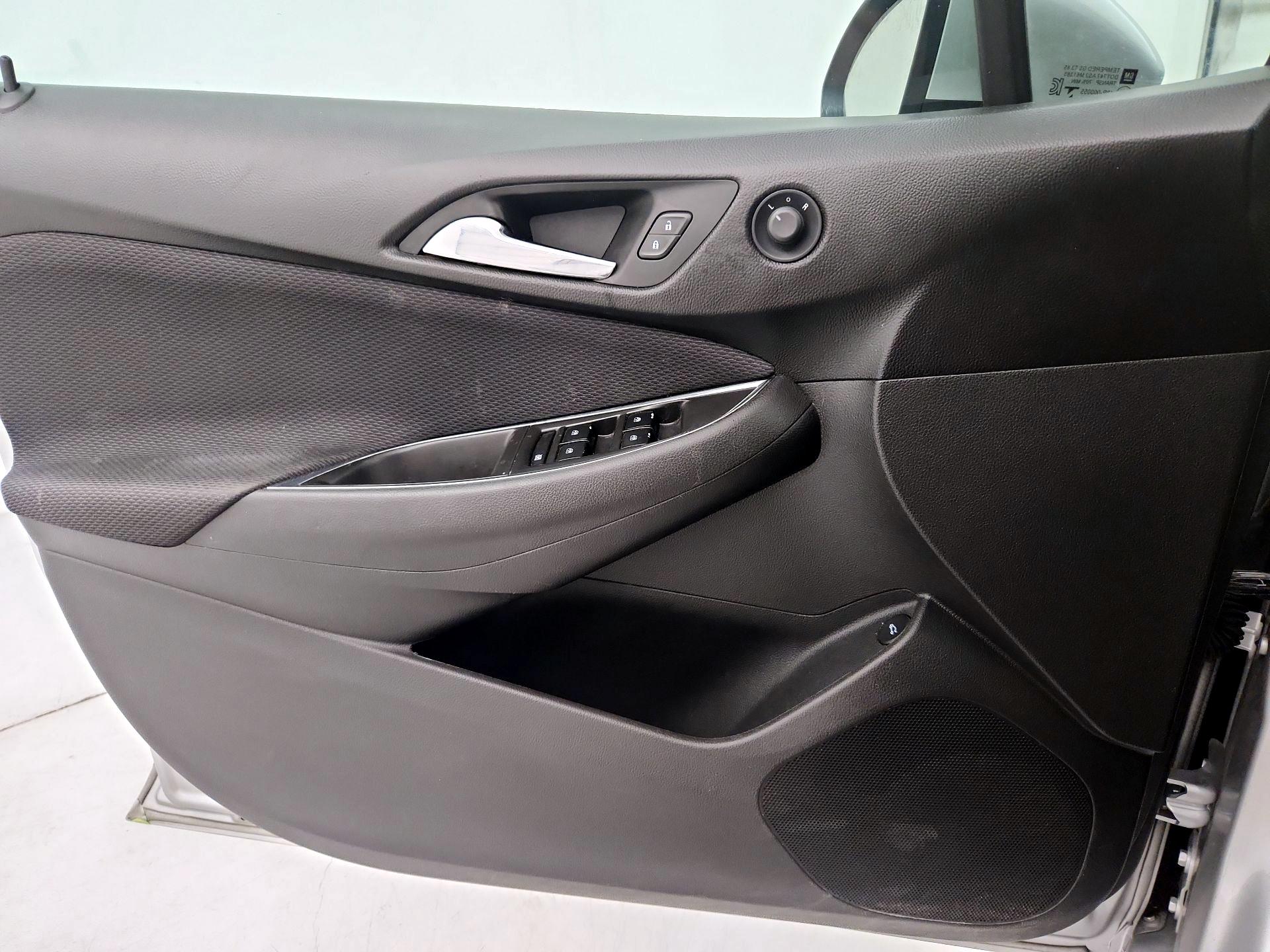 Thumbnail: 2019 Chevrolet Cruze - 12