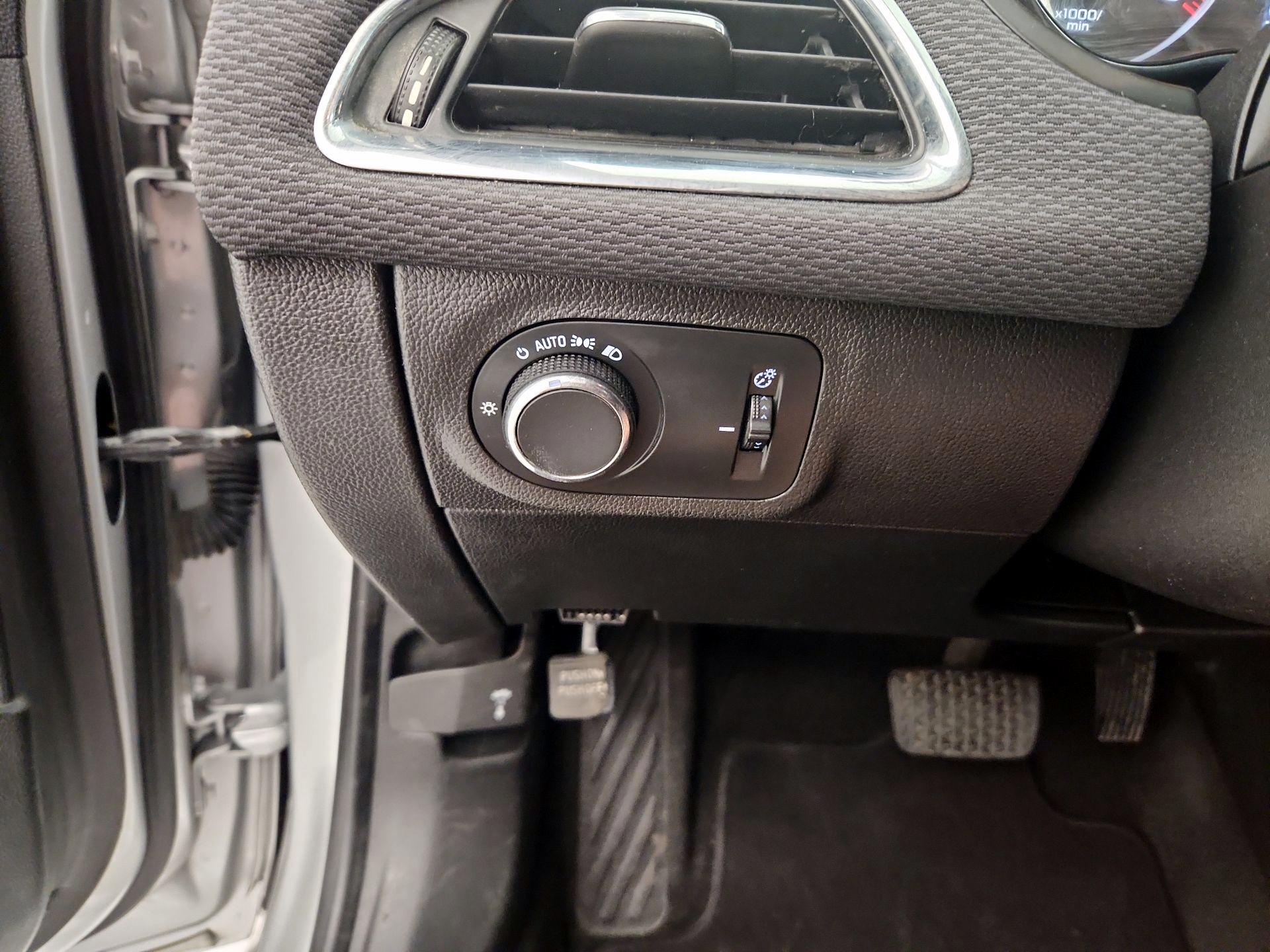 Thumbnail: 2019 Chevrolet Cruze - 13