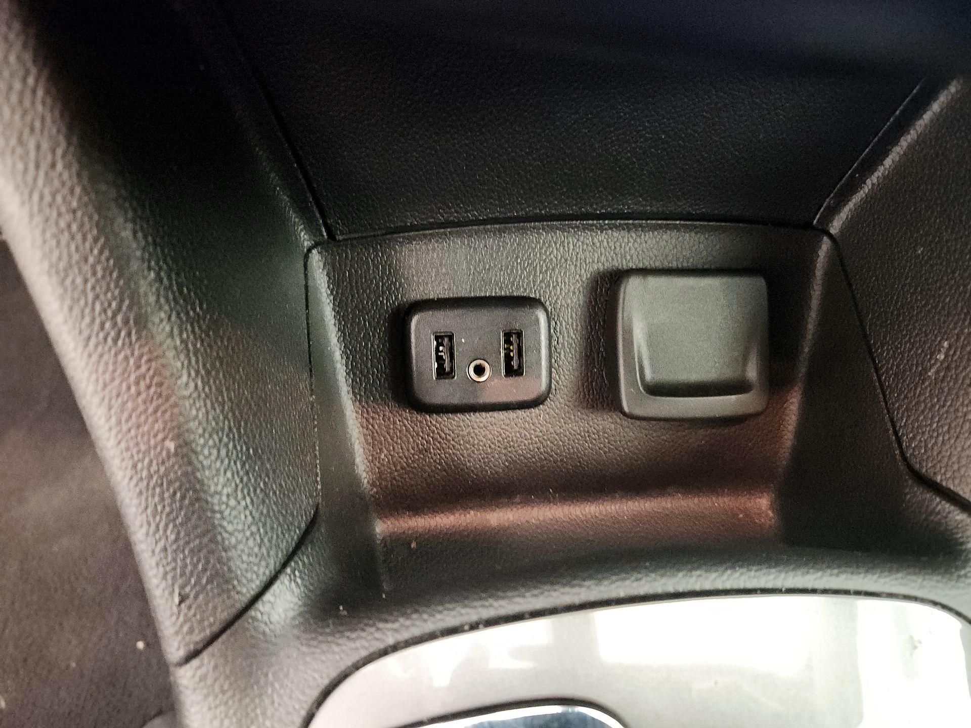 Thumbnail: 2019 Chevrolet Cruze - 18