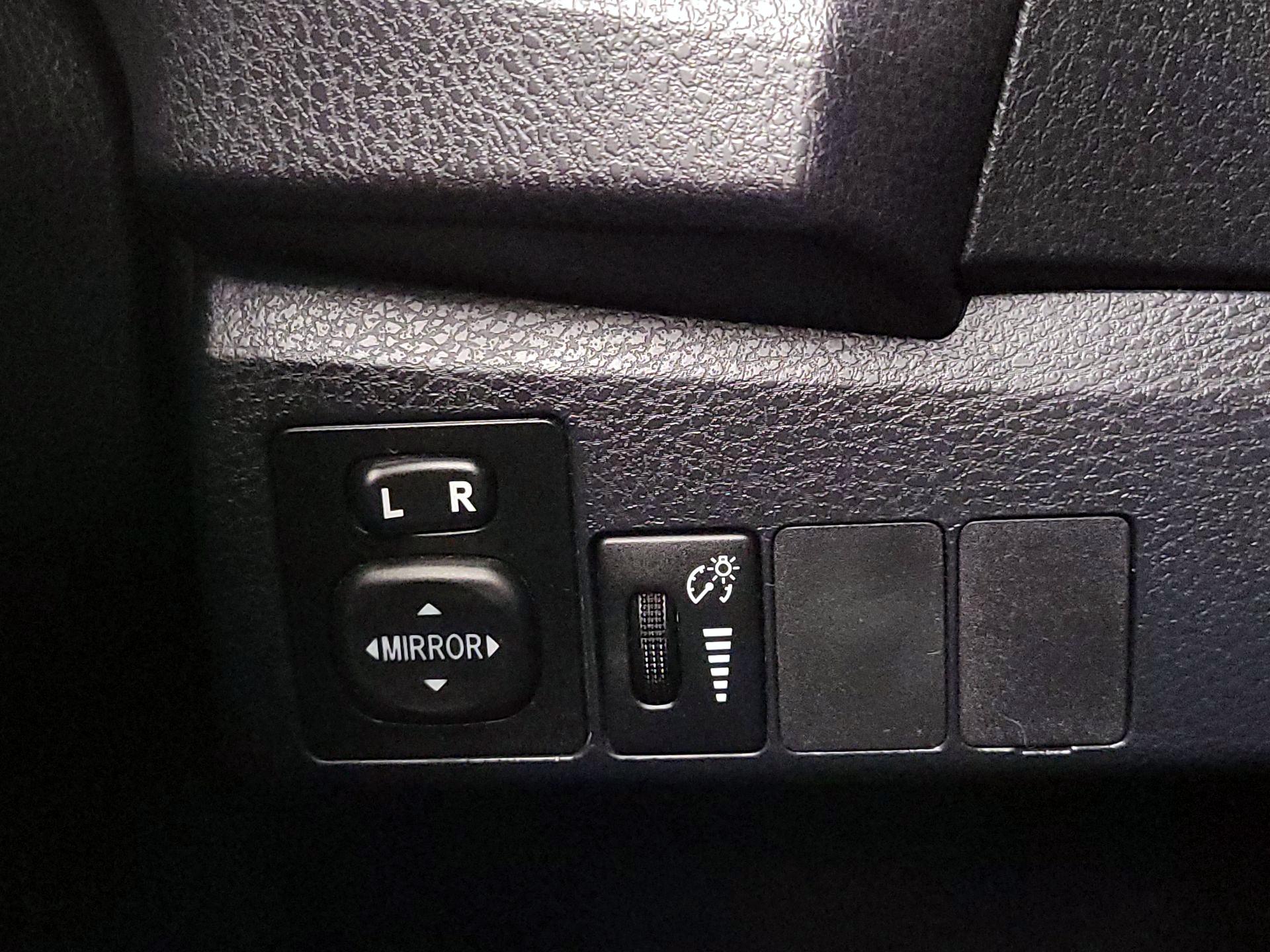 Thumbnail: 2014 Toyota Corolla - 13