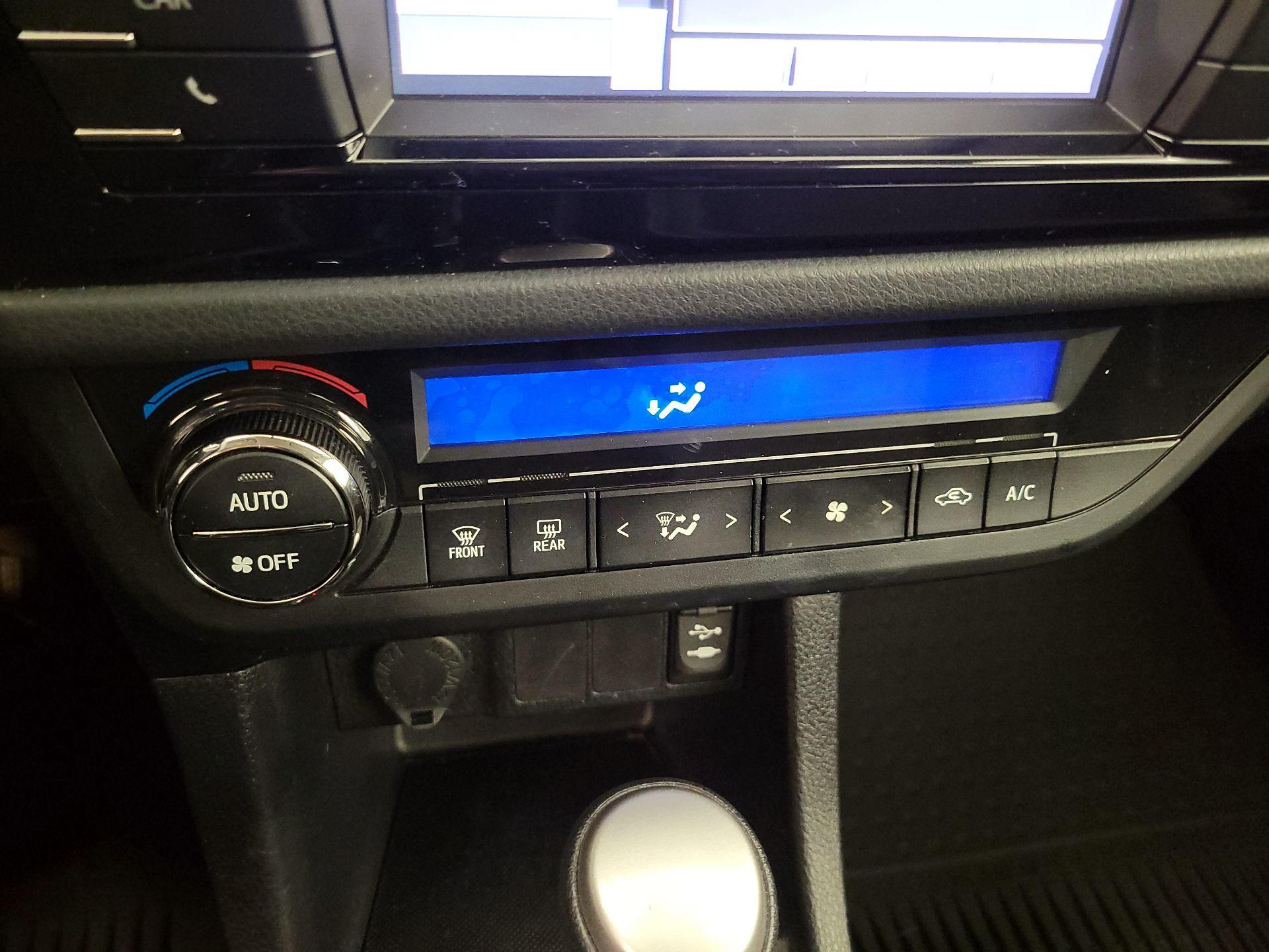 Thumbnail: 2014 Toyota Corolla - 16