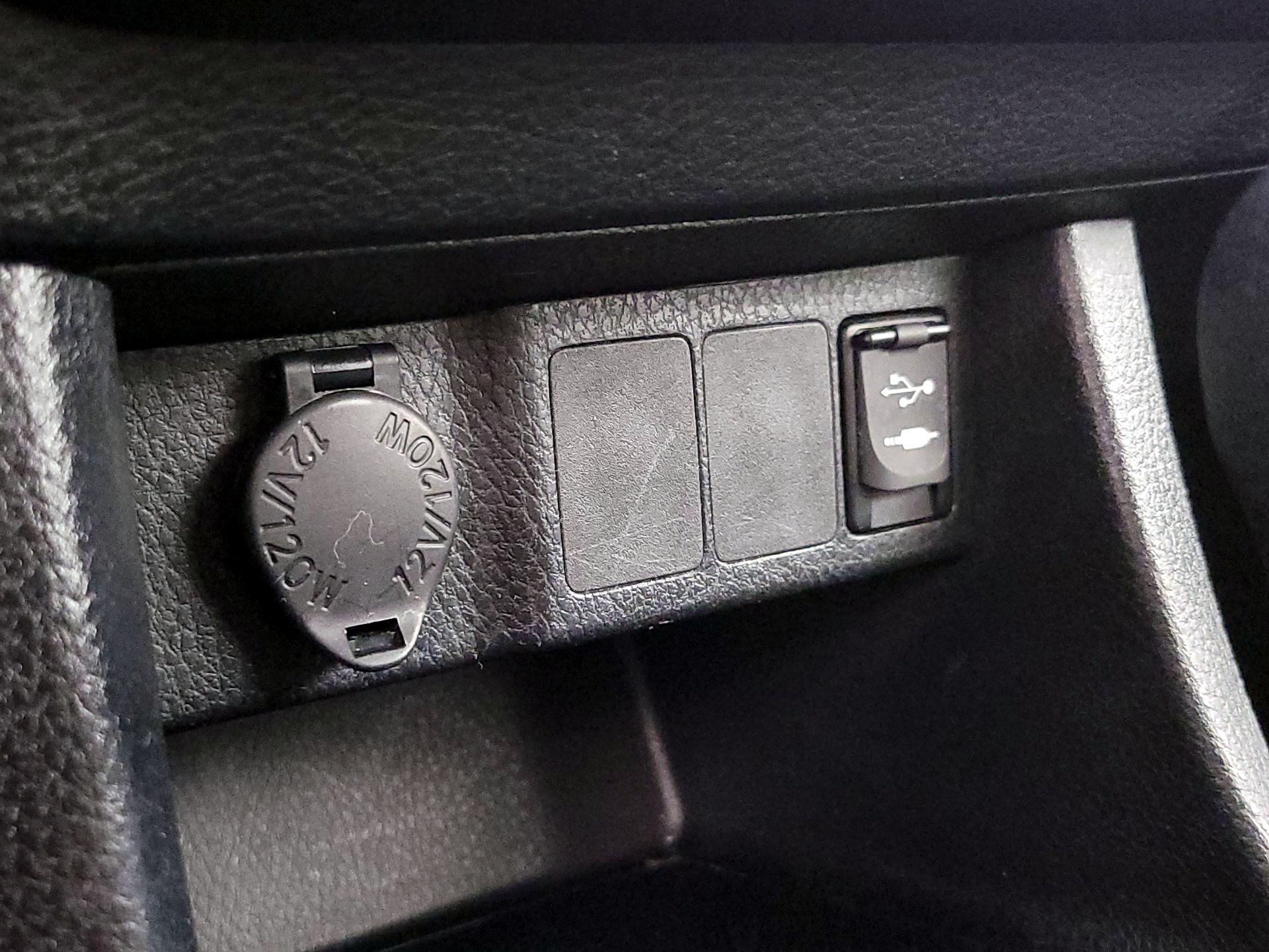 Thumbnail: 2014 Toyota Corolla - 18