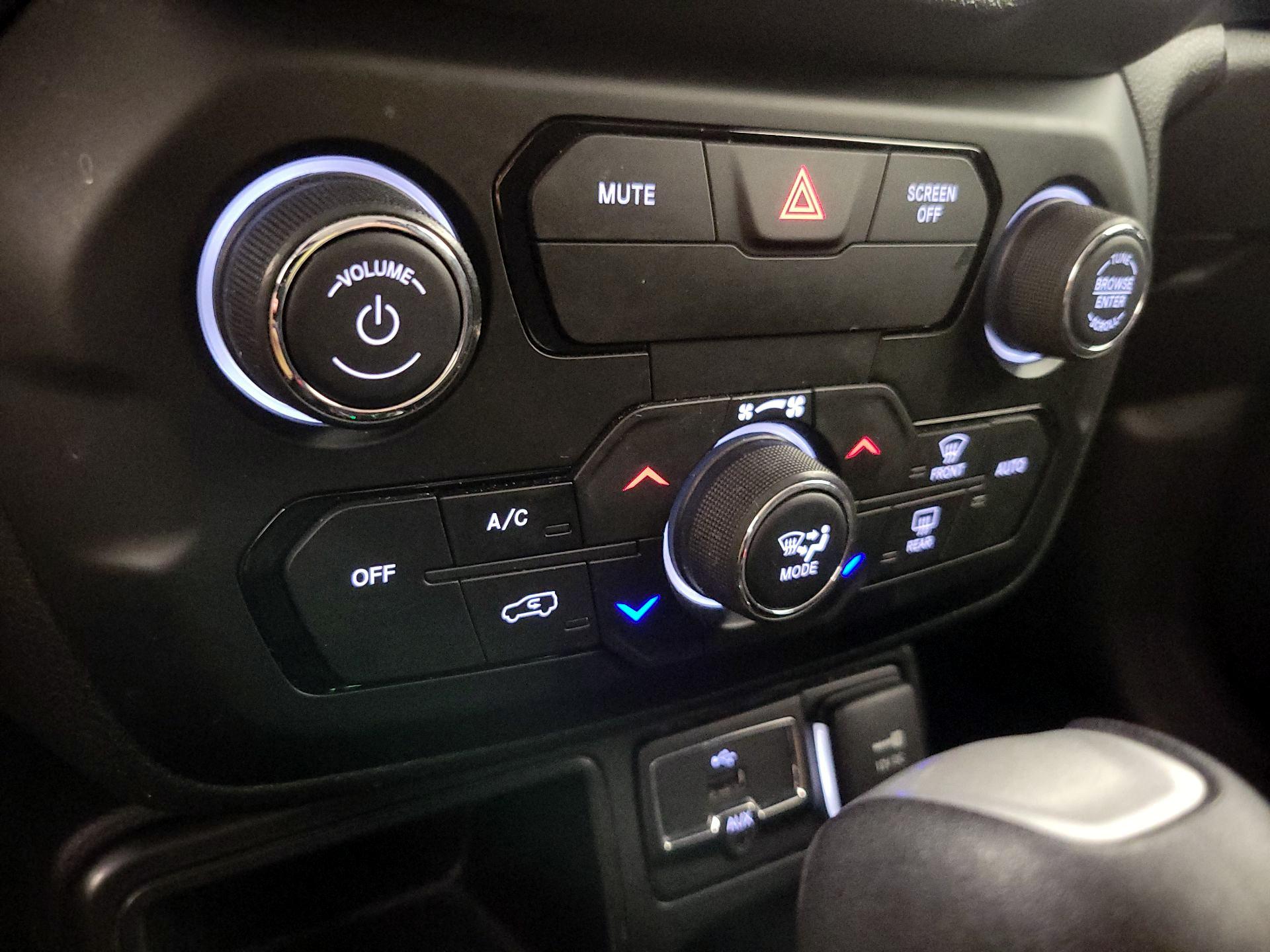 Thumbnail: 2018 Jeep Renegade - 17