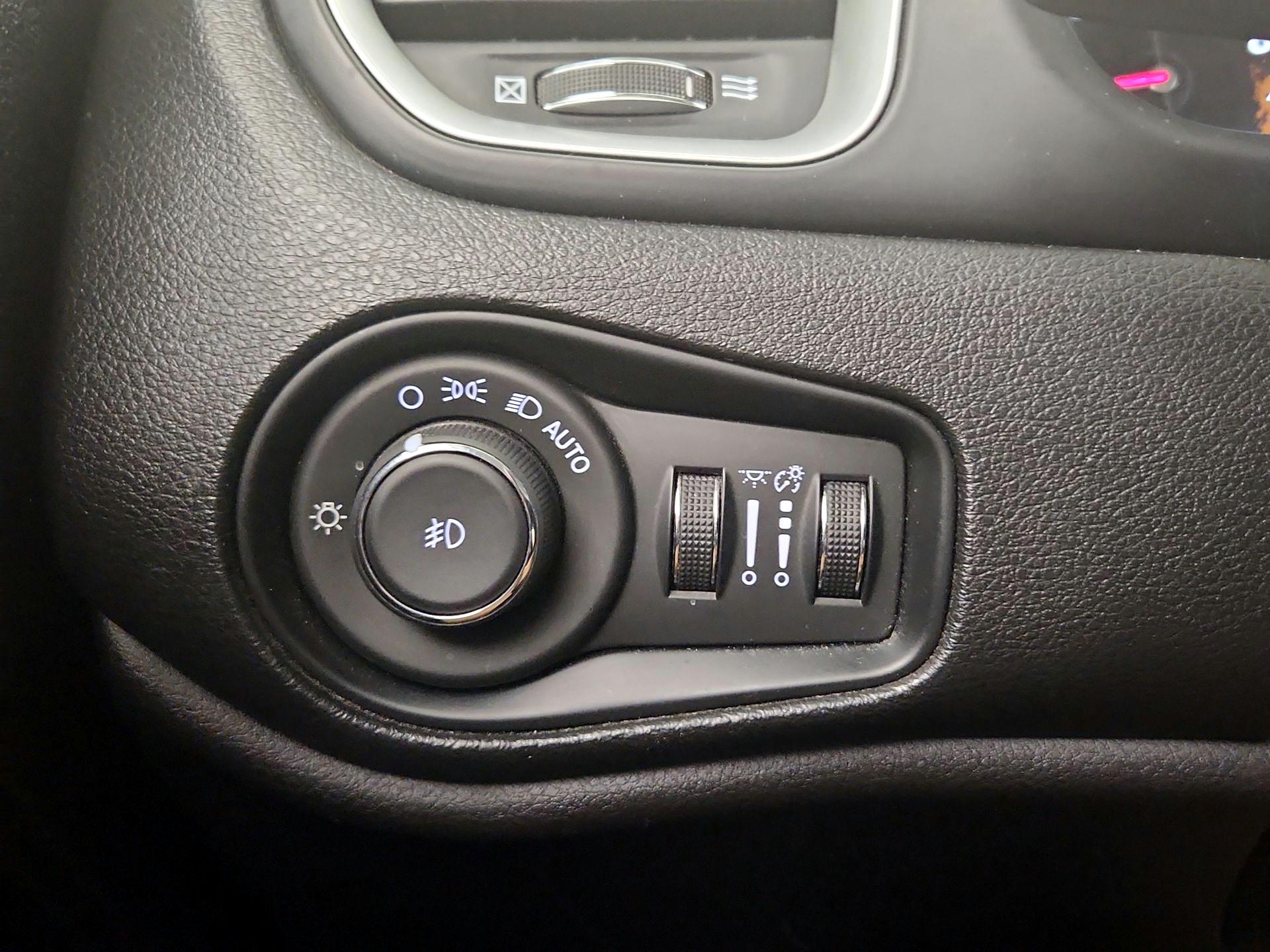 Thumbnail: 2018 Jeep Renegade - 13