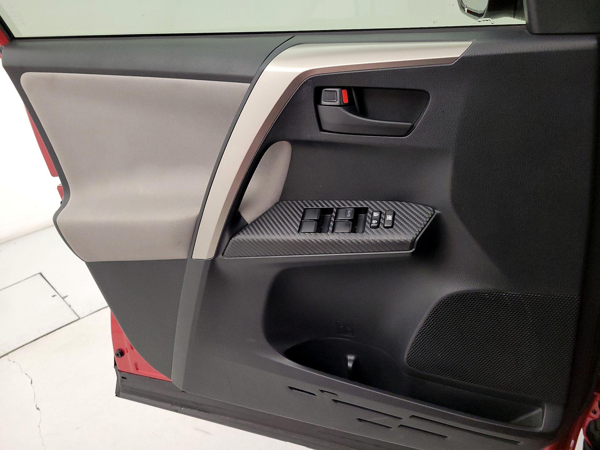 Thumbnail: 2015 Toyota RAV4 - 12