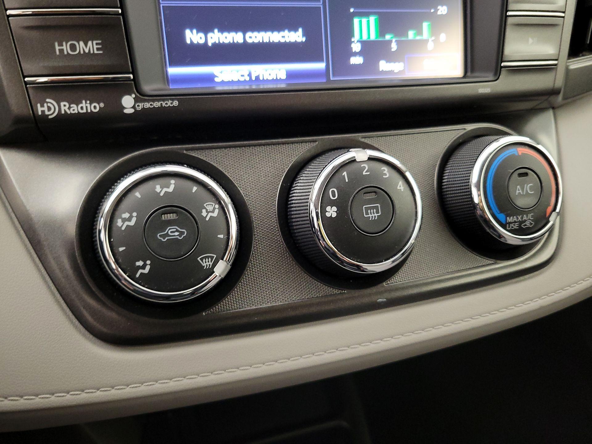 Thumbnail: 2015 Toyota RAV4 - 16