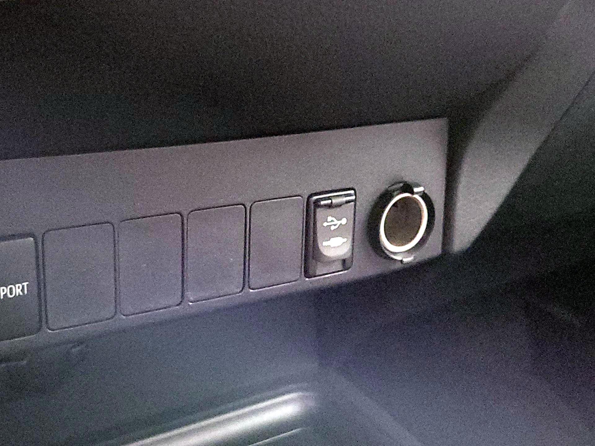 Thumbnail: 2015 Toyota RAV4 - 18