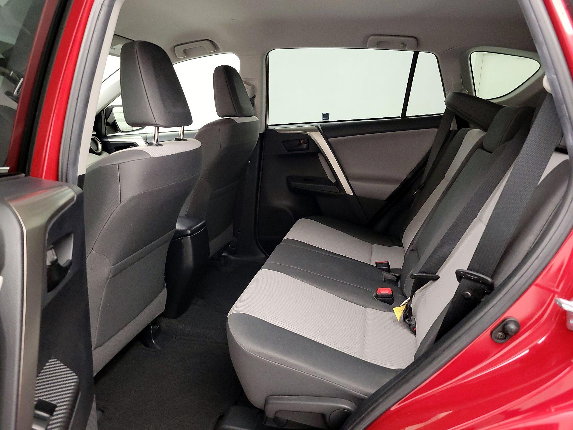 Thumbnail: 2015 Toyota RAV4 - 19