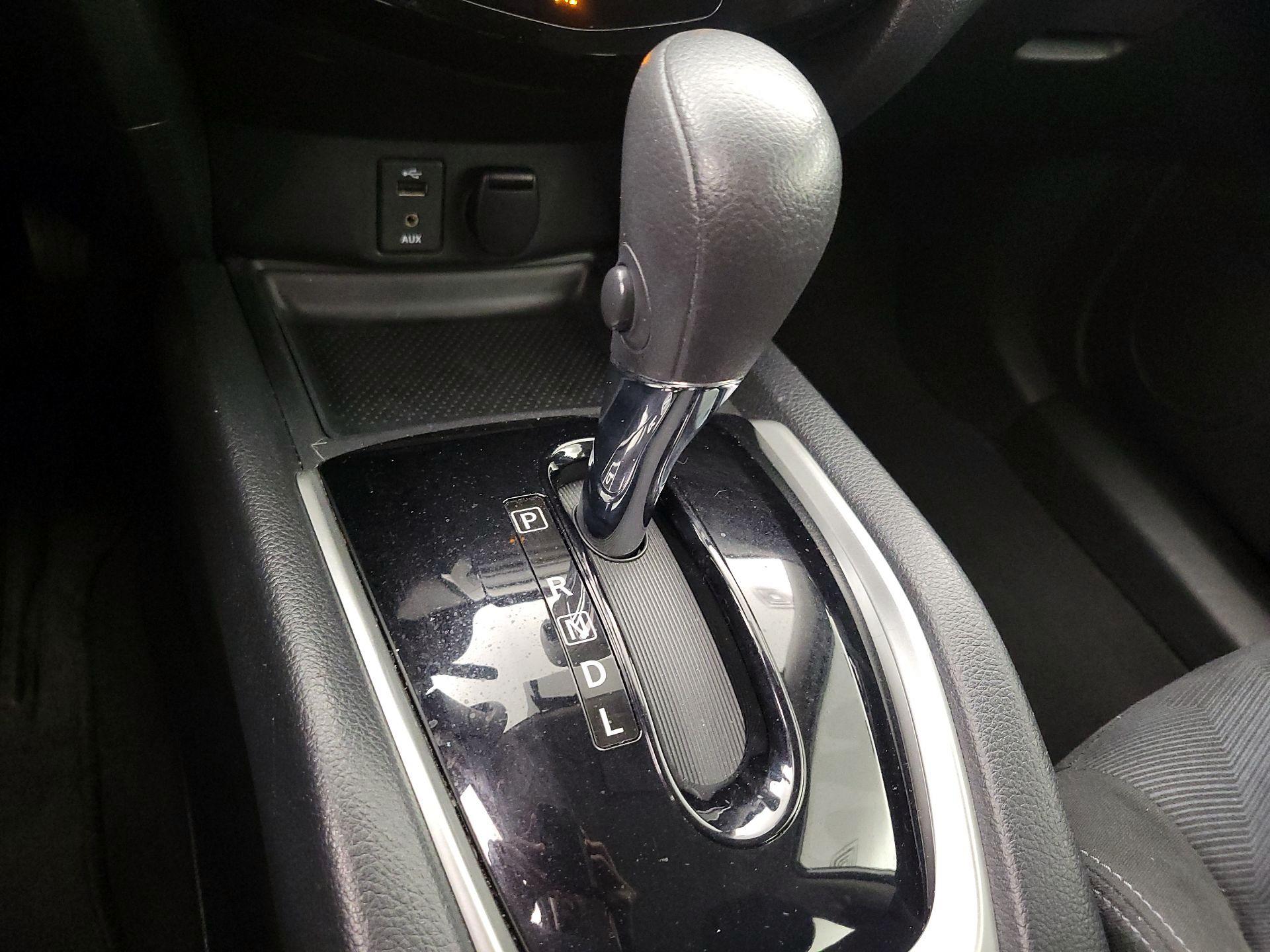 Thumbnail: 2015 Nissan Rogue - 17