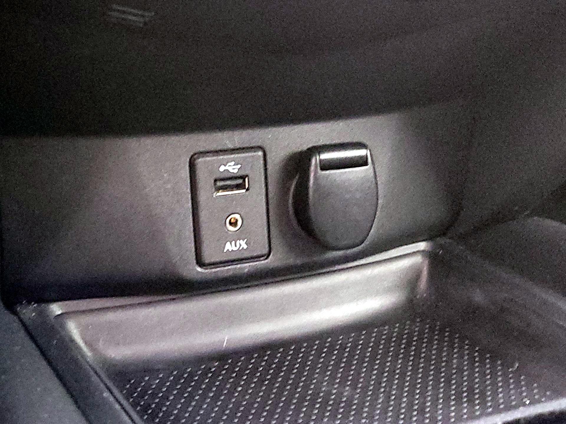 Thumbnail: 2015 Nissan Rogue - 18