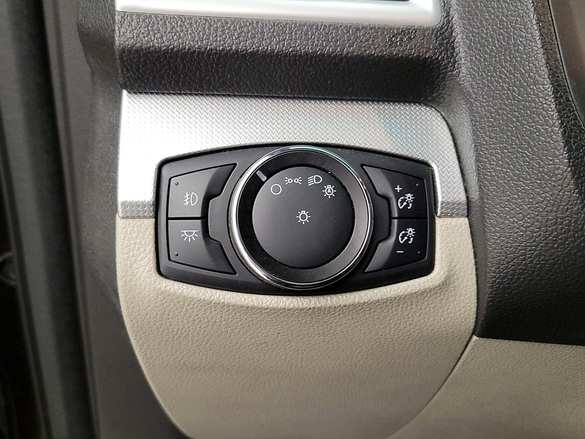 Thumbnail: 2014 Ford Explorer - 13