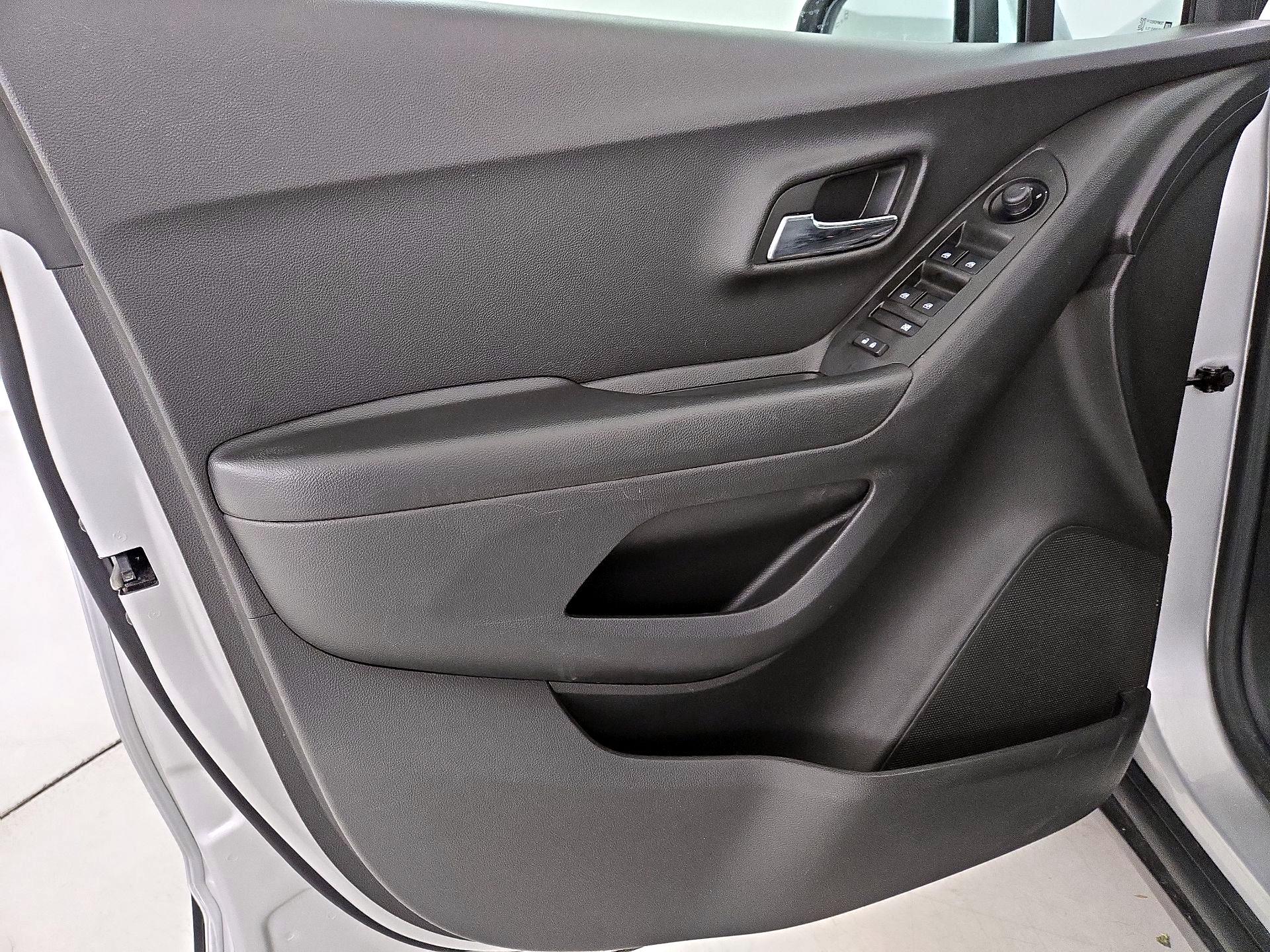 Thumbnail: 2021 Chevrolet Trax - 12