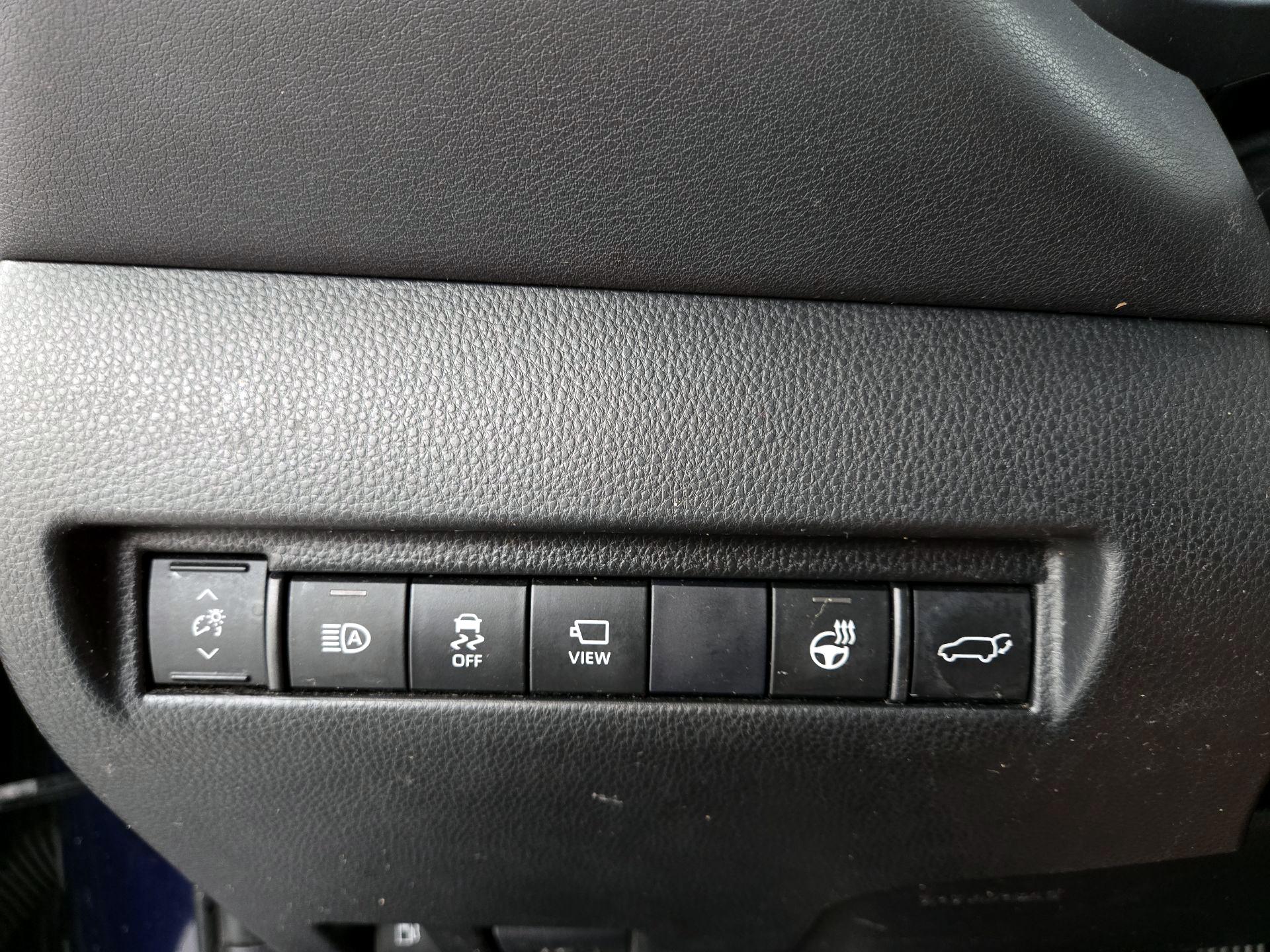 Thumbnail: 2021 Toyota Venza - 13