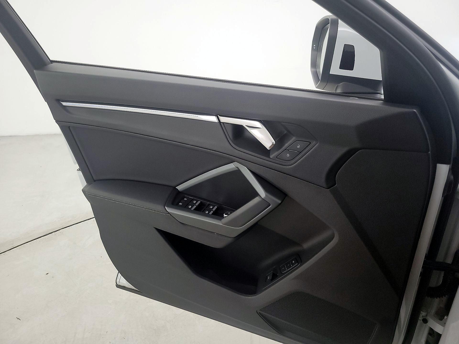 Thumbnail: 2022 Audi Q3 - 12