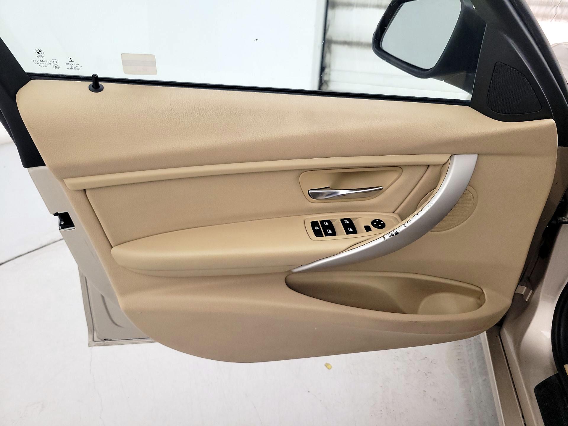 Thumbnail: 2015 BMW 3 Series - 12