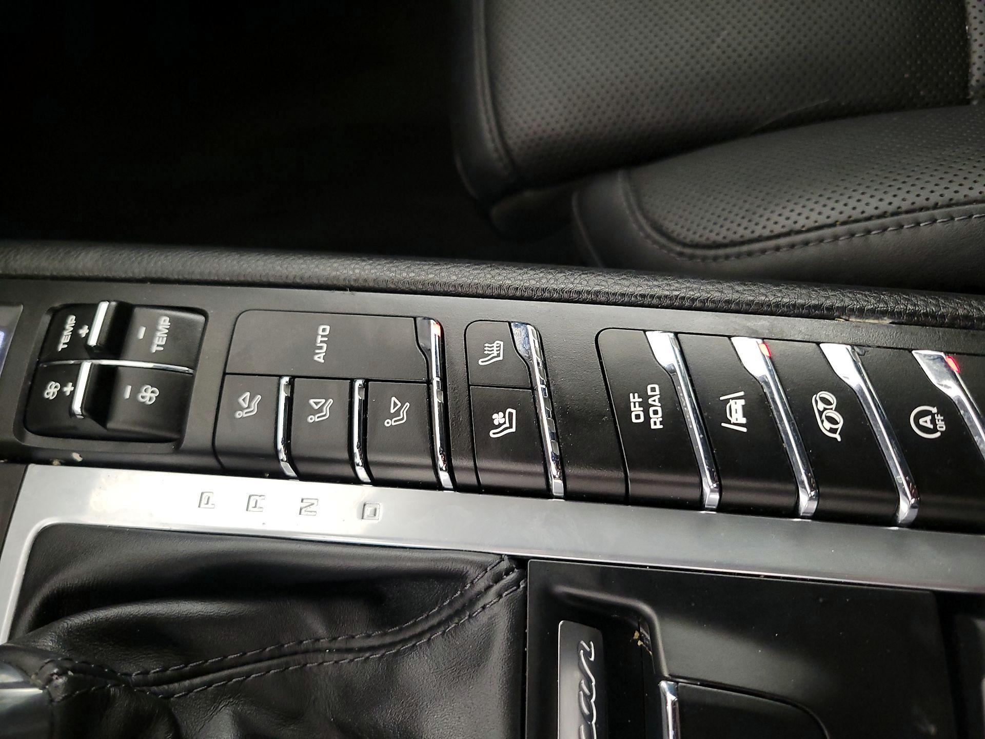 Thumbnail: 2018 Porsche Macan - 16