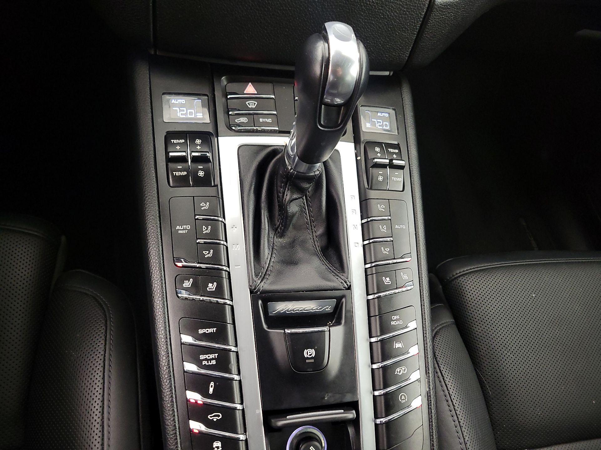 Thumbnail: 2018 Porsche Macan - 17