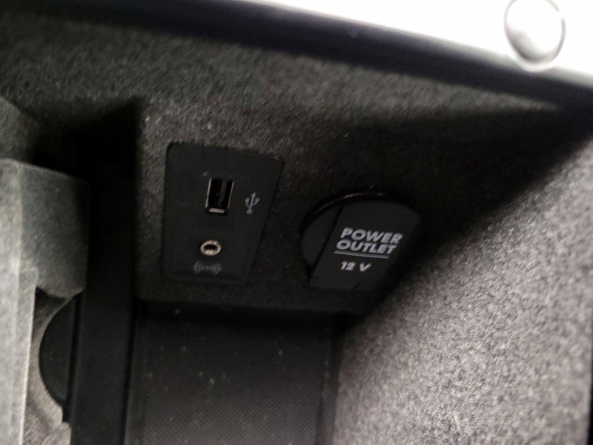 Thumbnail: 2018 Porsche Macan - 18