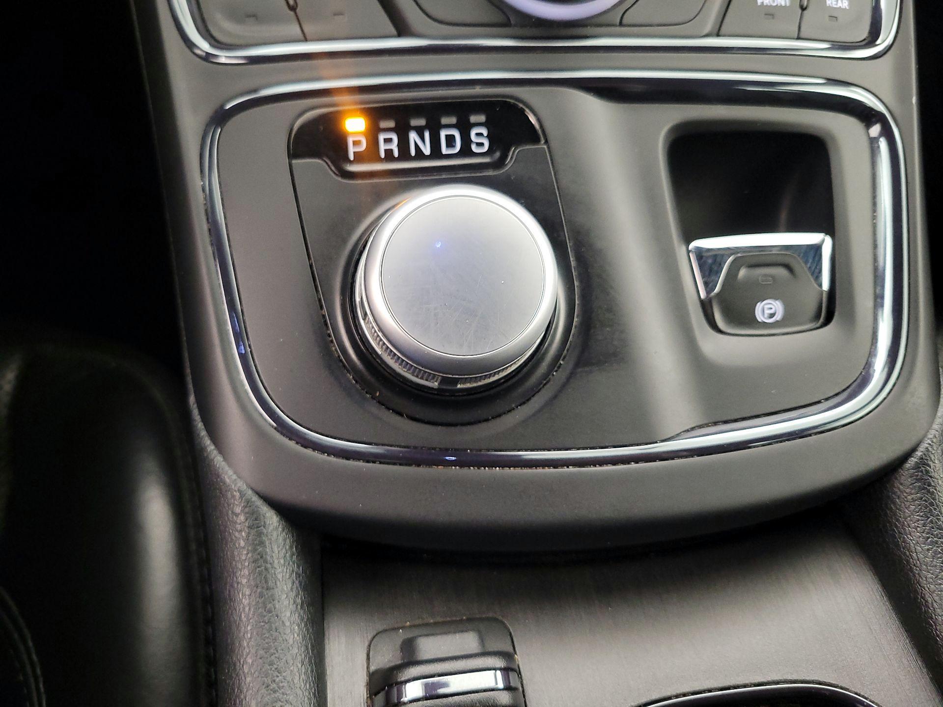 Thumbnail: 2016 Chrysler 200 - 18