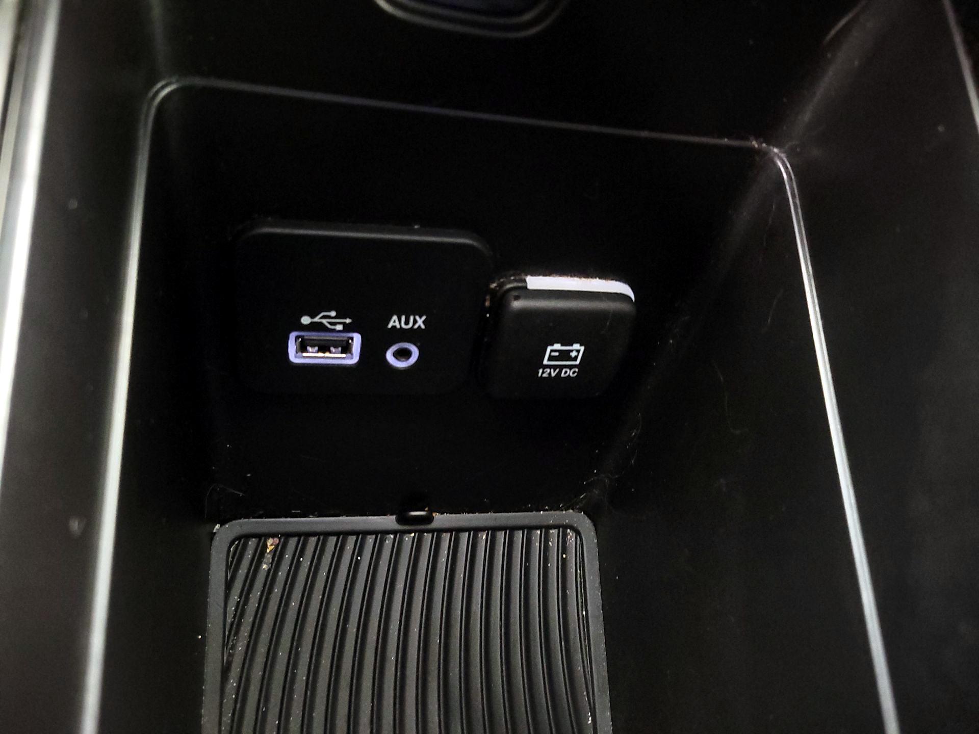 Thumbnail: 2016 Chrysler 200 - 19