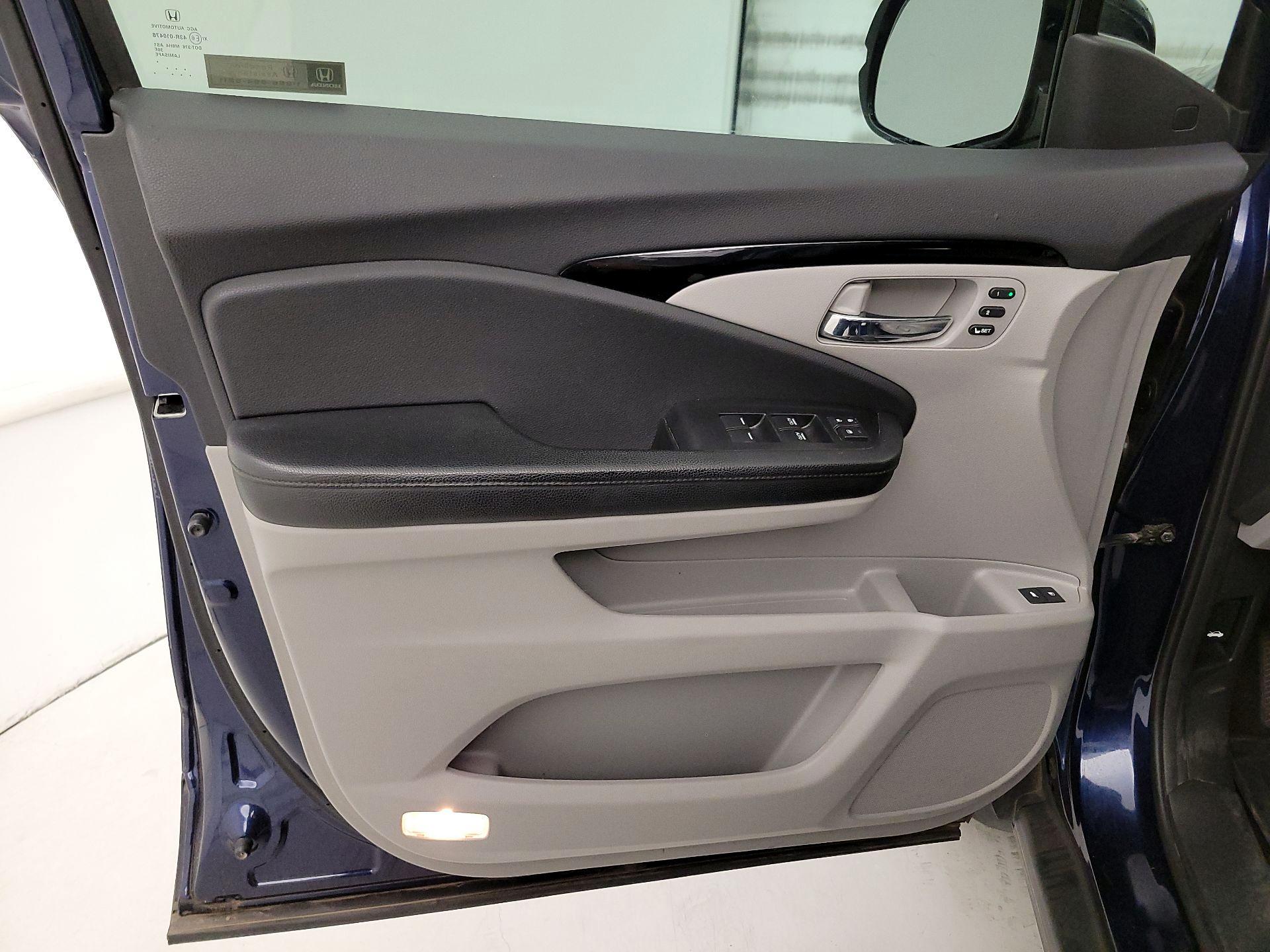 Thumbnail: 2019 Honda Pilot - 12