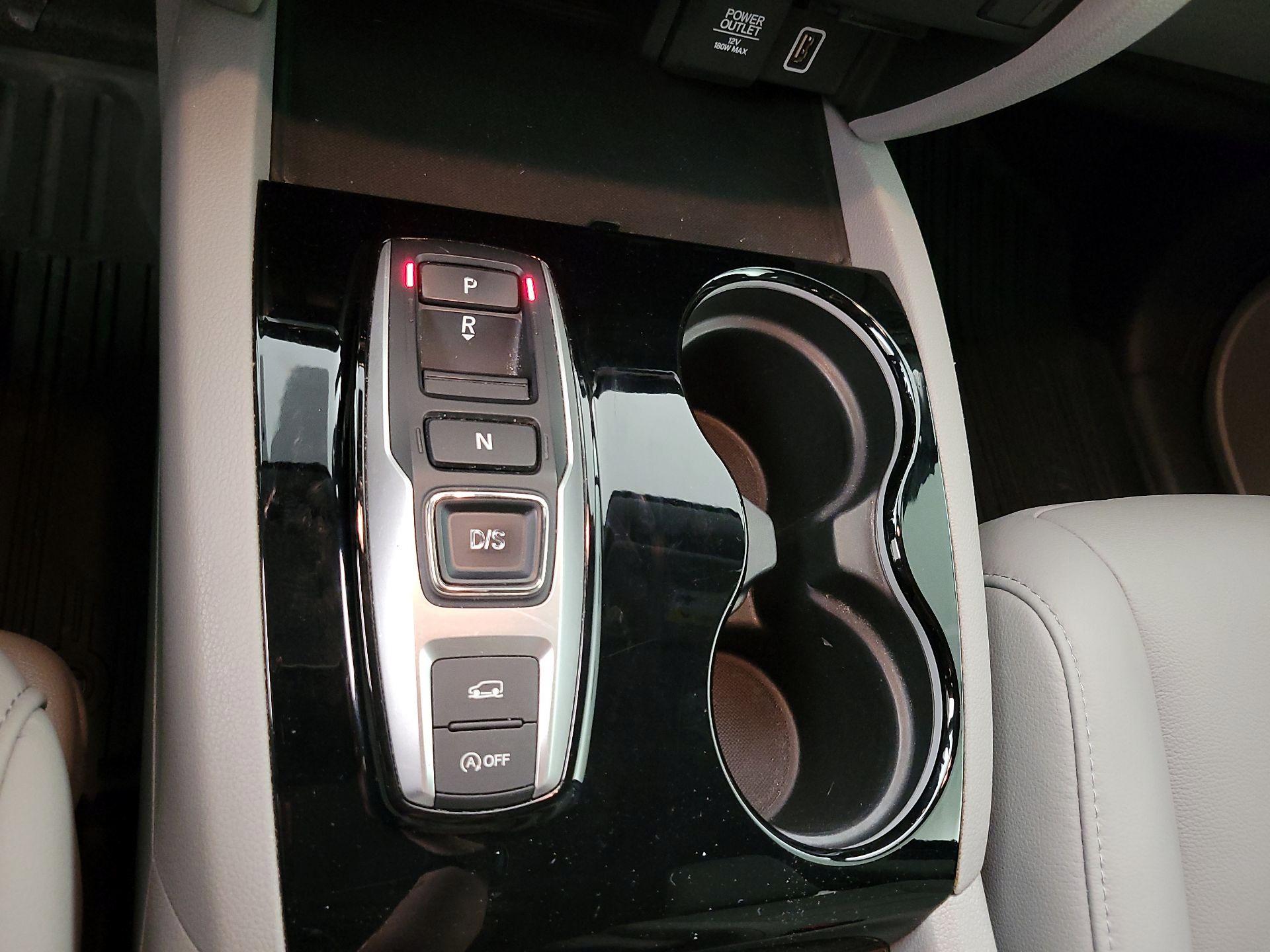 Thumbnail: 2019 Honda Pilot - 18