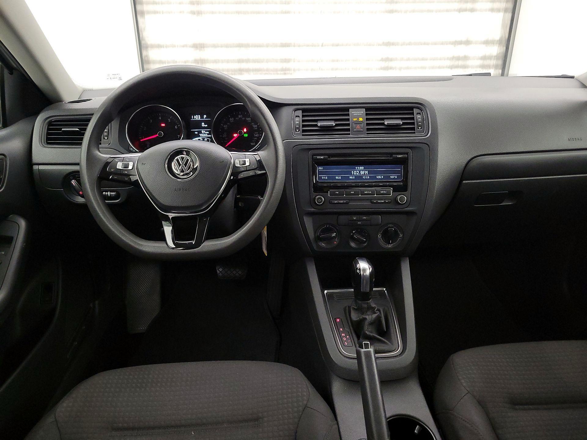 Thumbnail: 2015 Volkswagen Jetta - 9