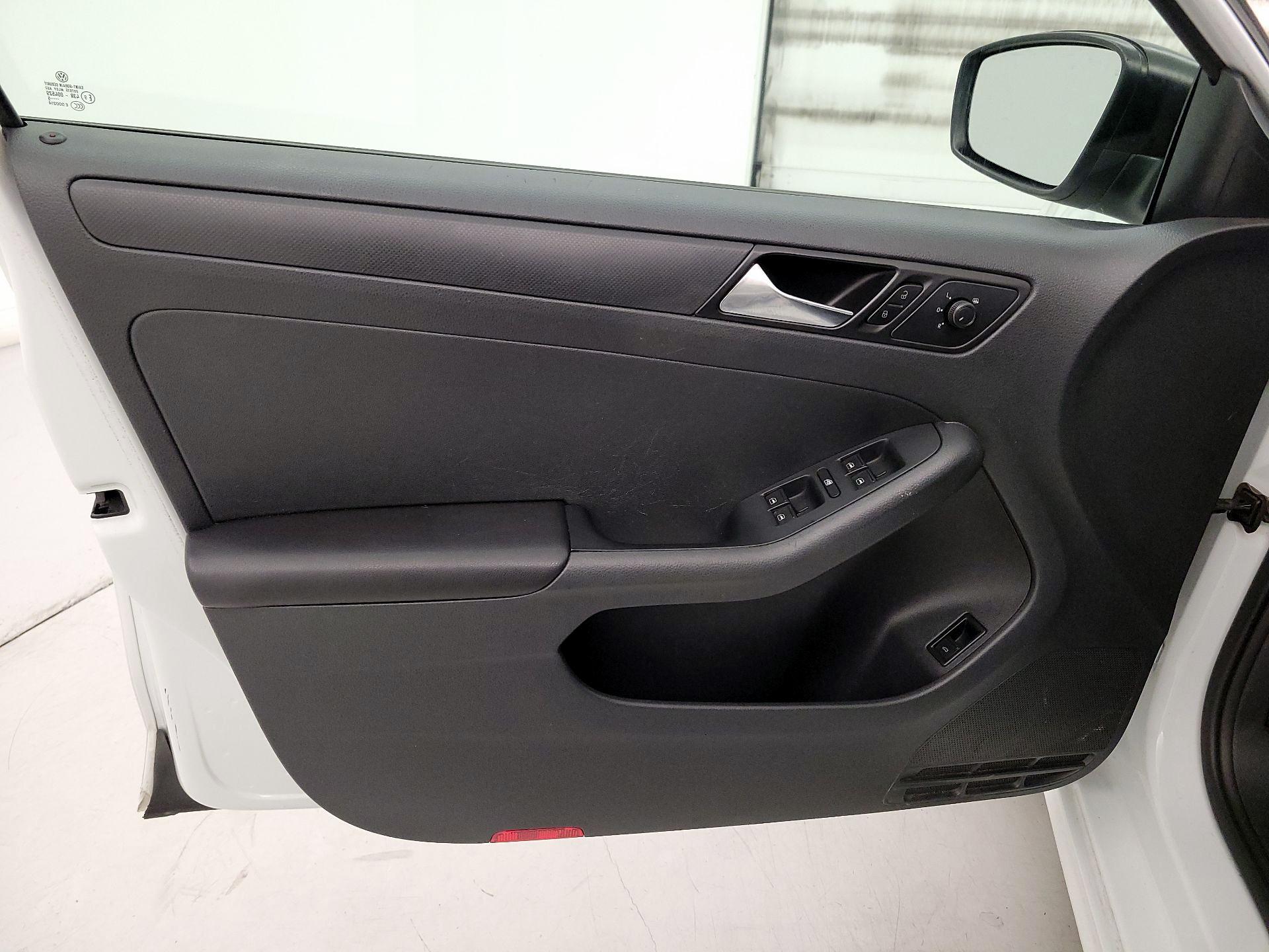 Thumbnail: 2015 Volkswagen Jetta - 12