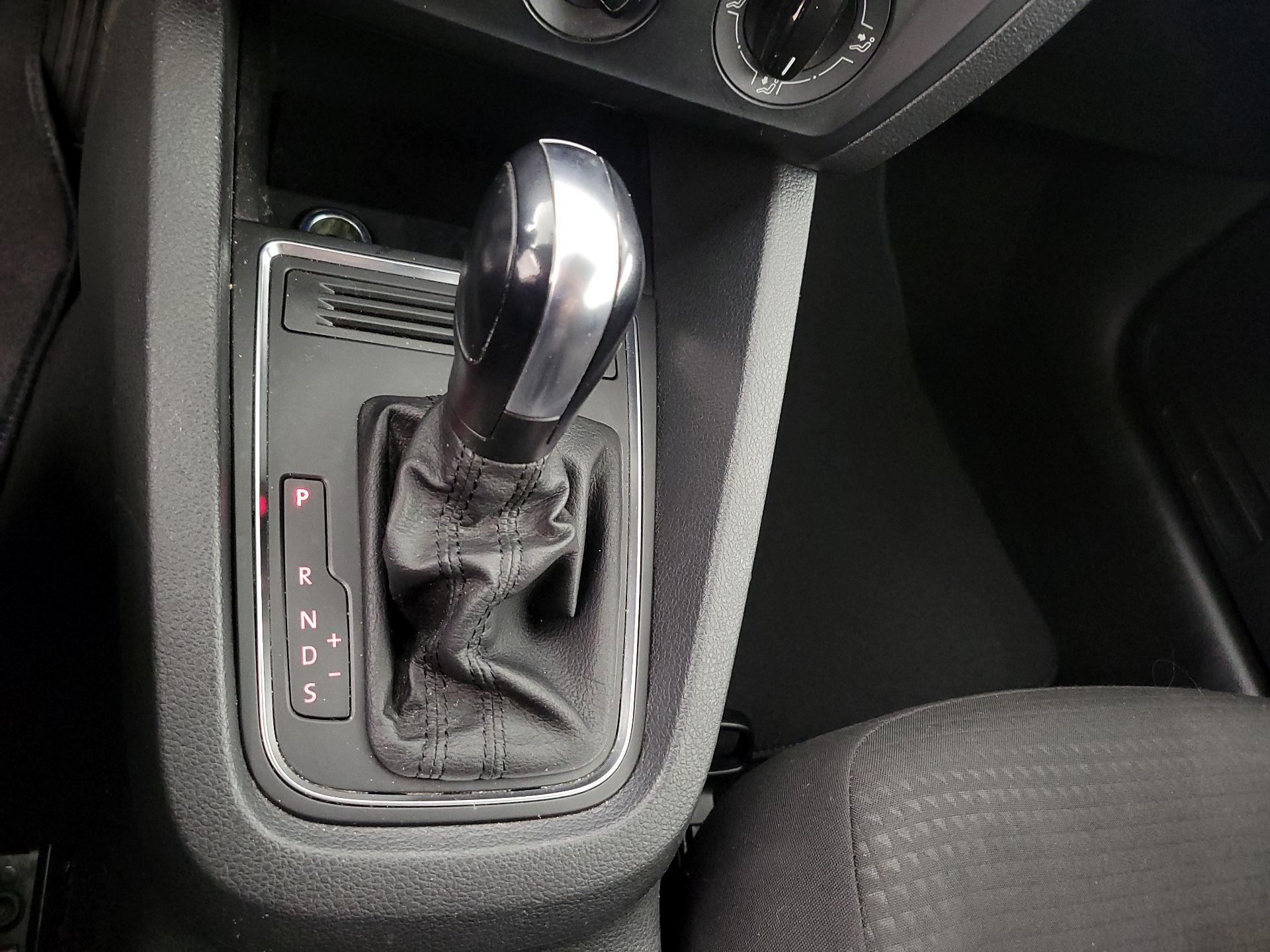 Thumbnail: 2015 Volkswagen Jetta - 16