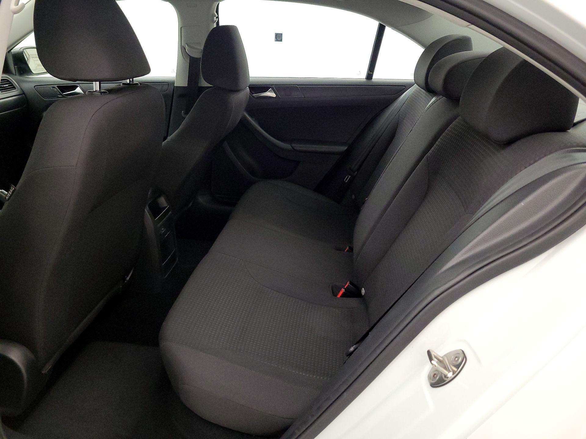 Thumbnail: 2015 Volkswagen Jetta - 18