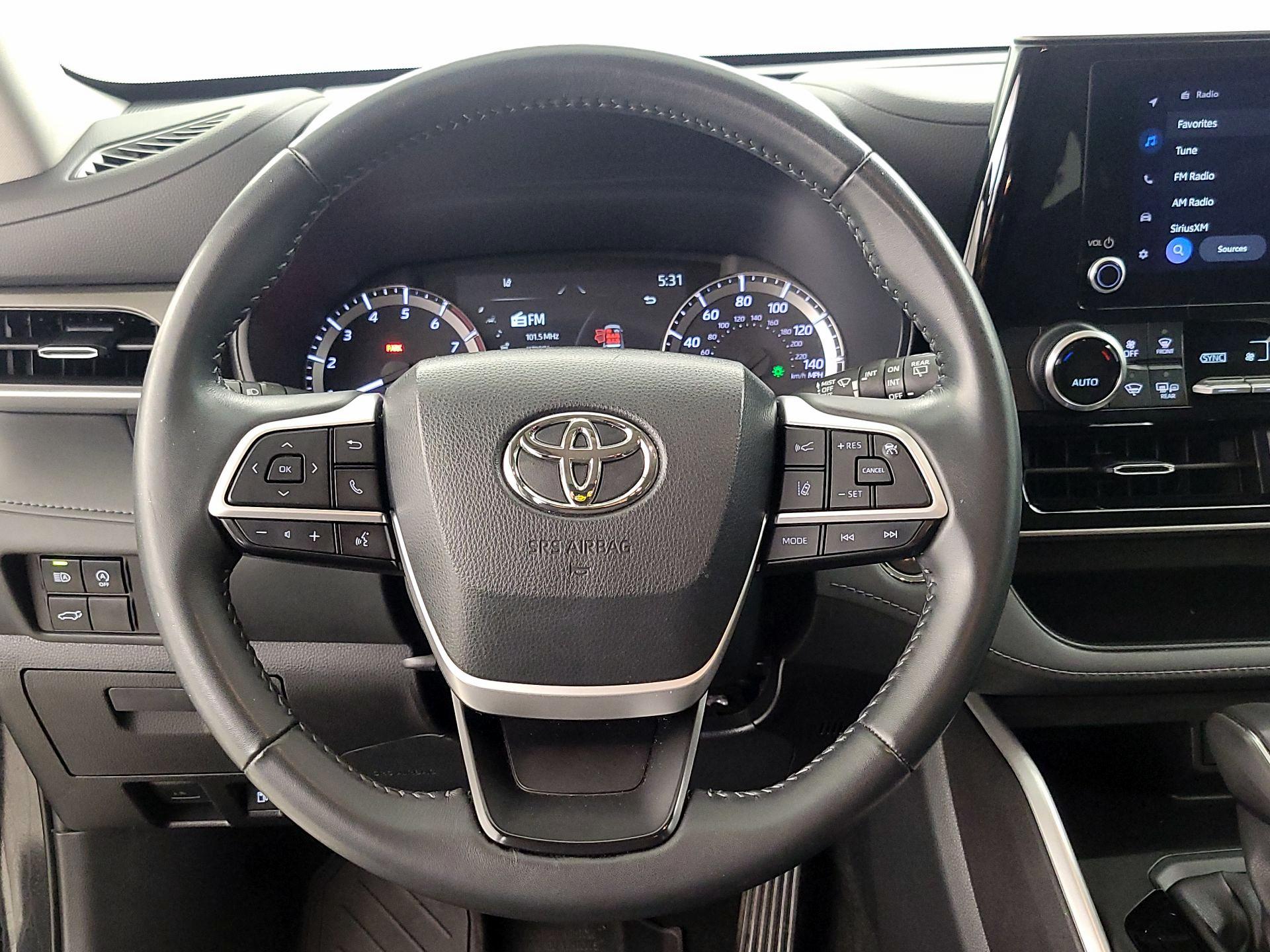 Thumbnail: 2023 Toyota Highlander - 10