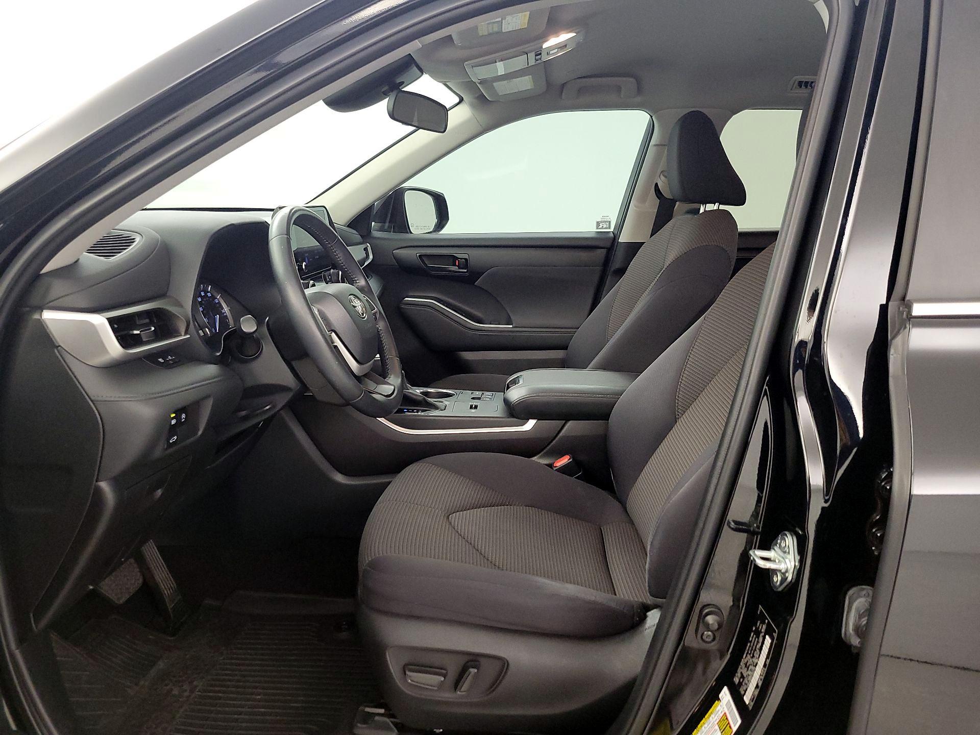 Thumbnail: 2023 Toyota Highlander - 11