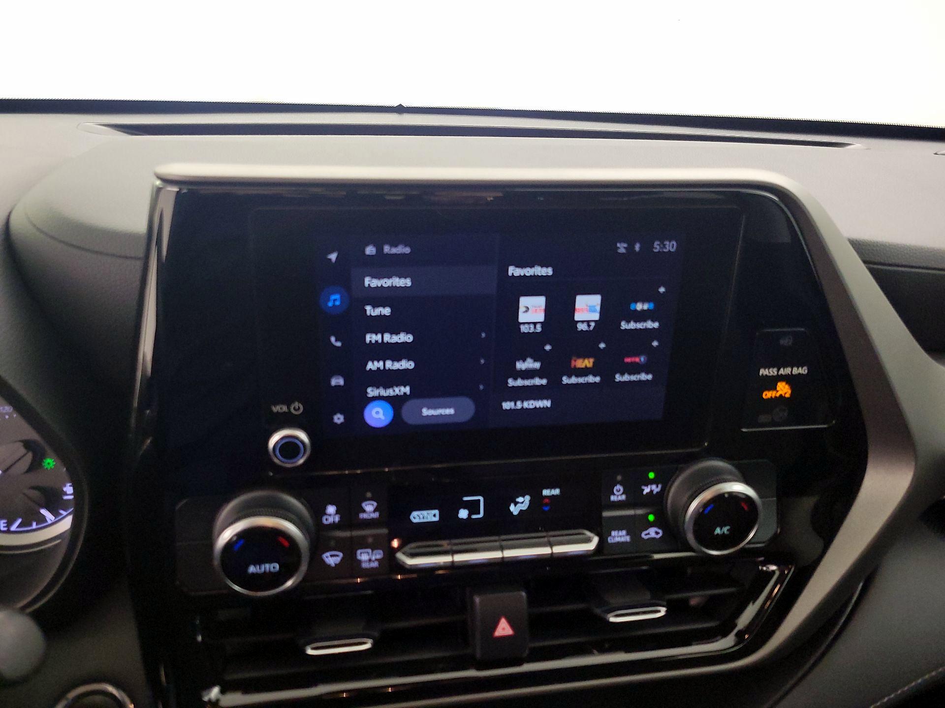 Thumbnail: 2023 Toyota Highlander - 15