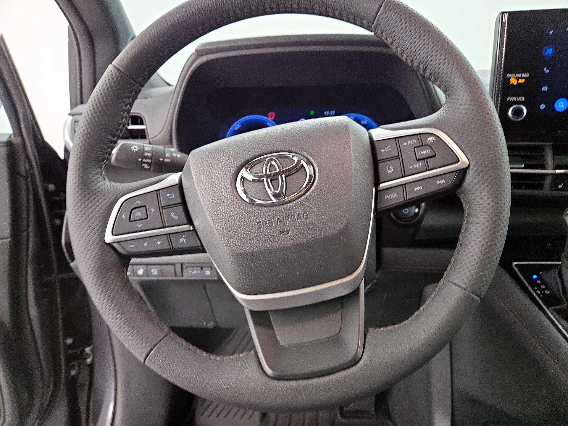 Thumbnail: 2025 Toyota Sienna - 10