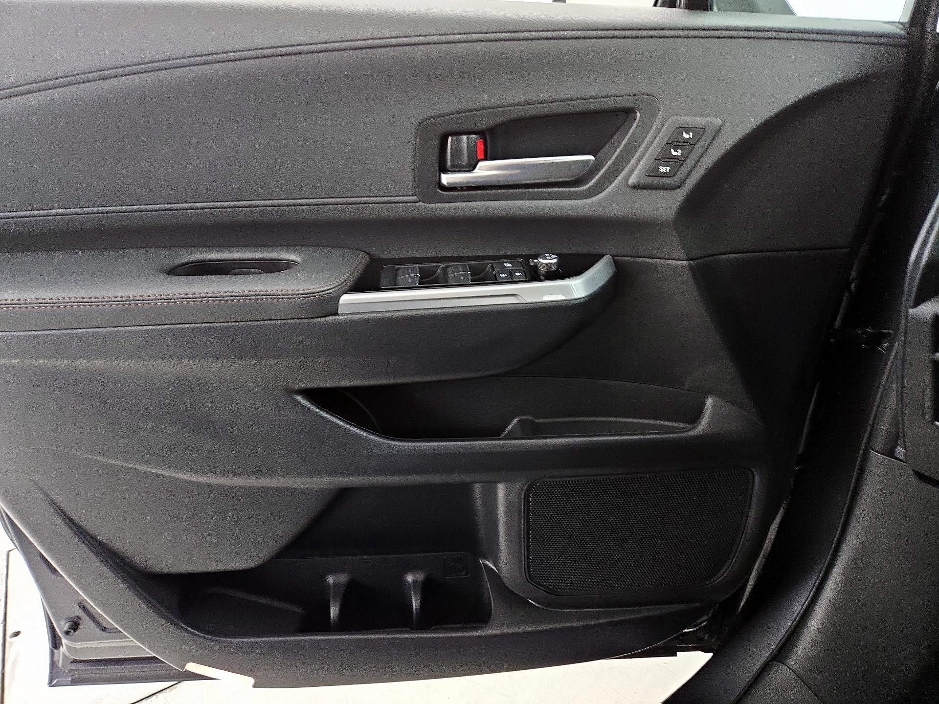 Thumbnail: 2025 Toyota Sienna - 12